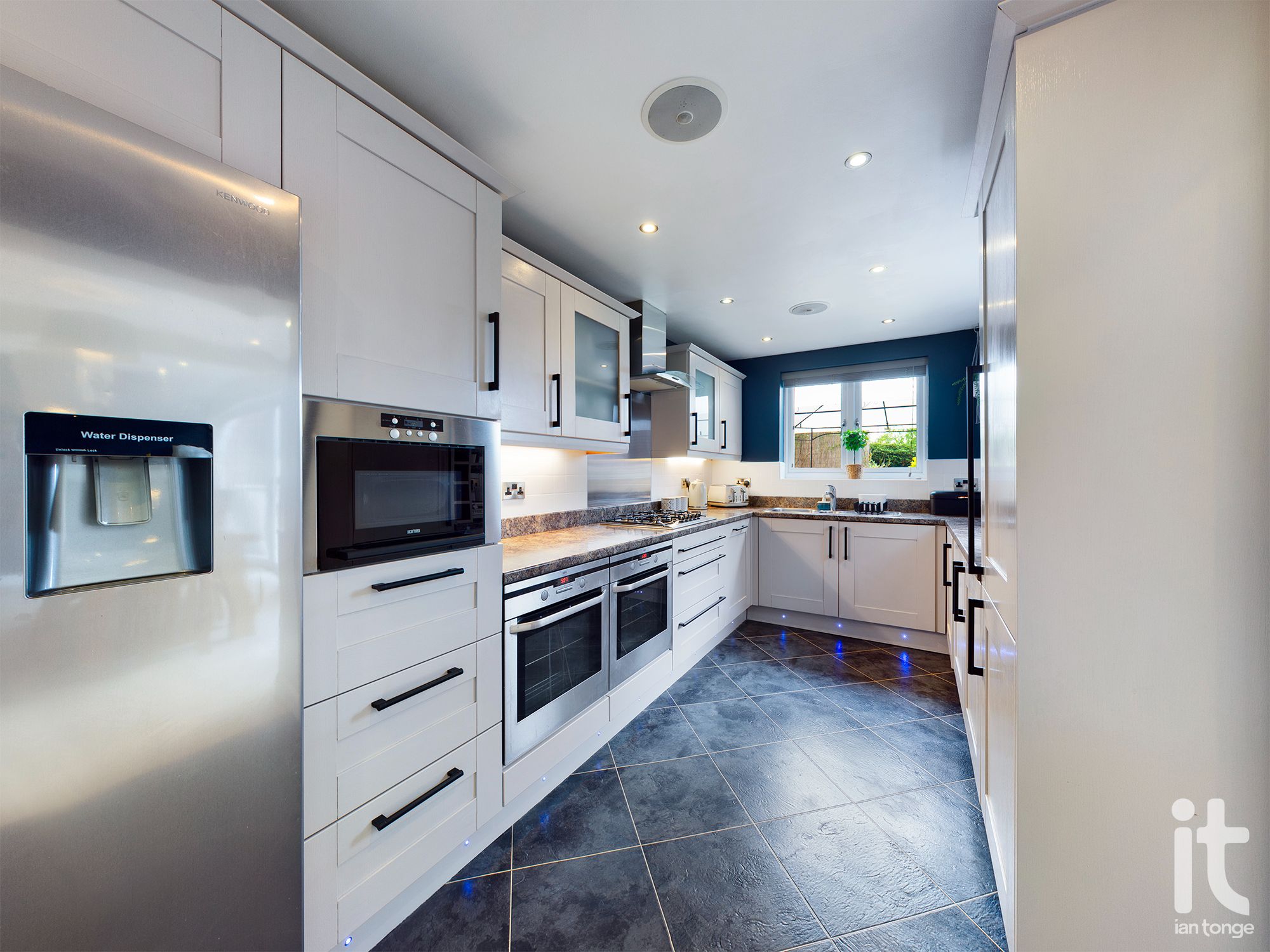 3 bedroom semi-detached house Sold in Stockport - Photograph 11.