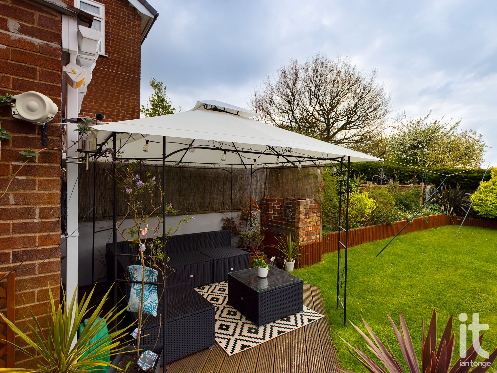 3 bedroom semi-detached house Sold in Stockport - Photograph 13.