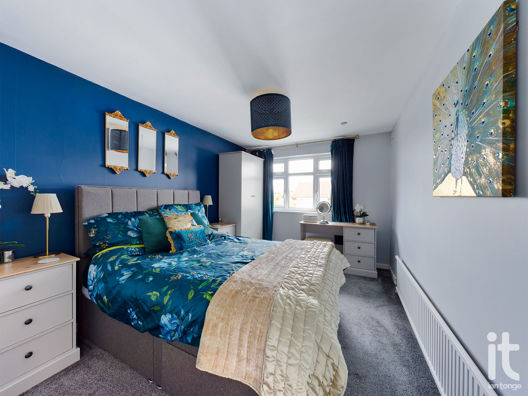 3 bedroom semi-detached house Sold in Stockport - Photograph 17.