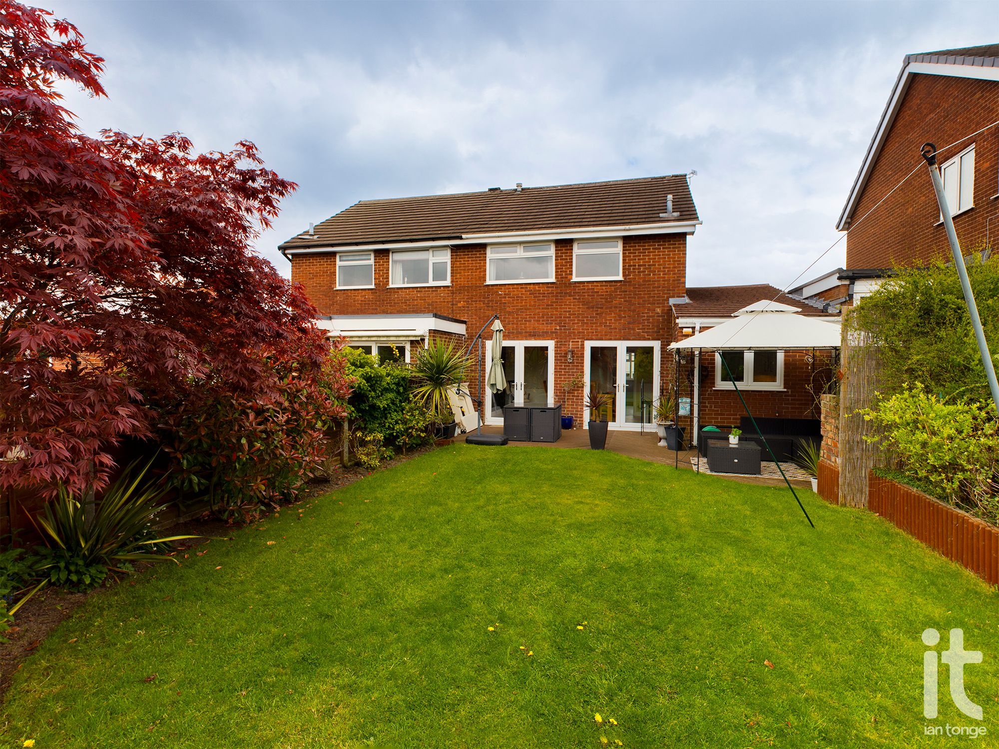 3 bedroom semi-detached house Sold in Stockport - Photograph 14.