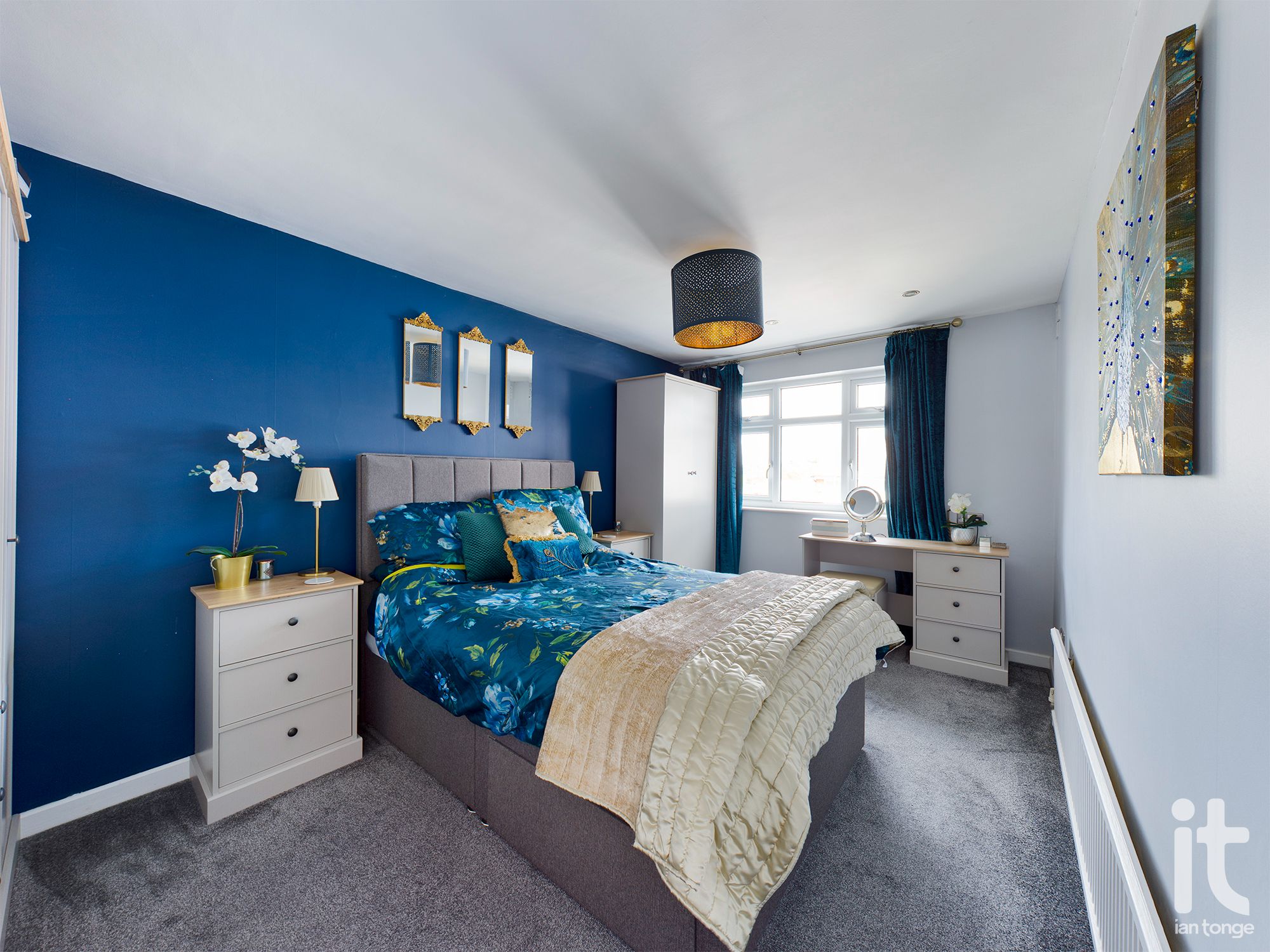 3 bedroom semi-detached house Sold in Stockport - Photograph 16.