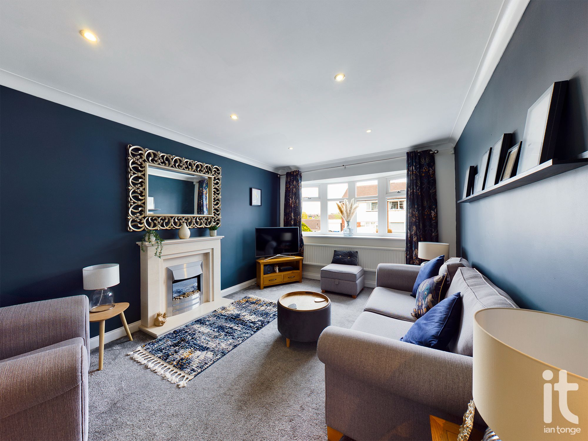 3 bedroom semi-detached house Sold in Stockport - Photograph 4.