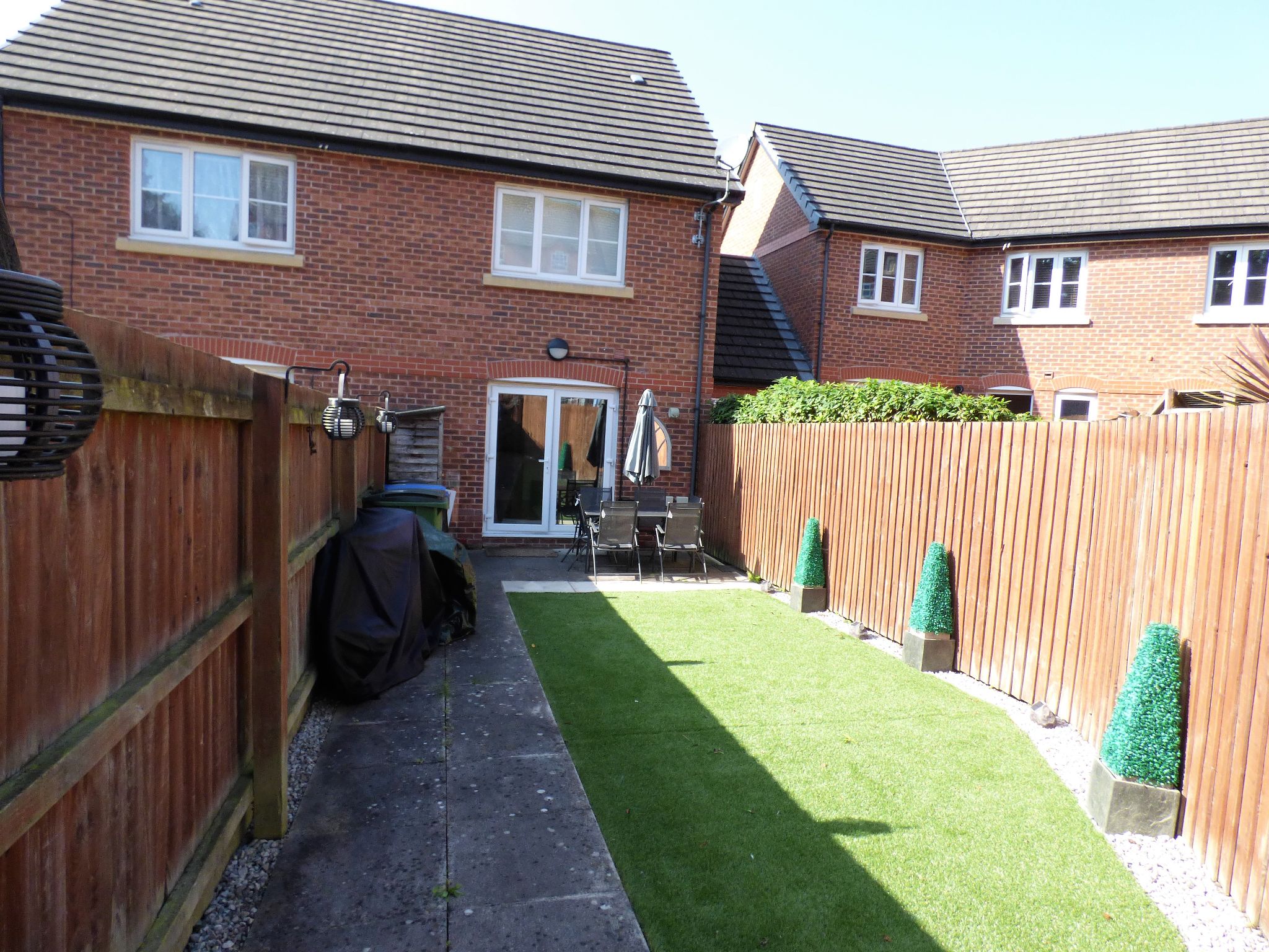 2 bedroom mews house Sold in Stockport - Photograph 2.