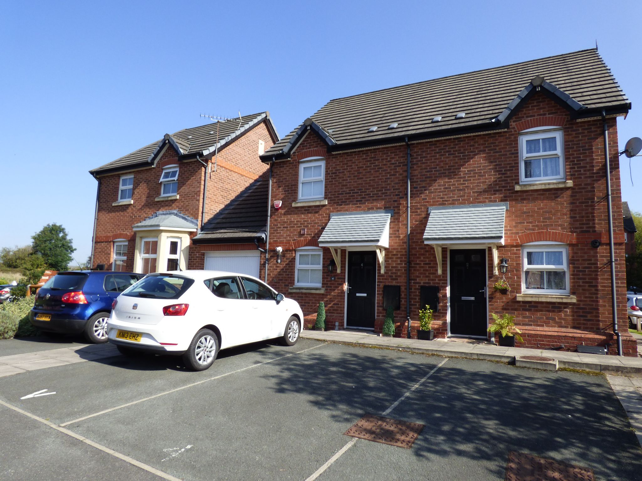 2 bedroom mews house Sold in Stockport - Photograph 1.