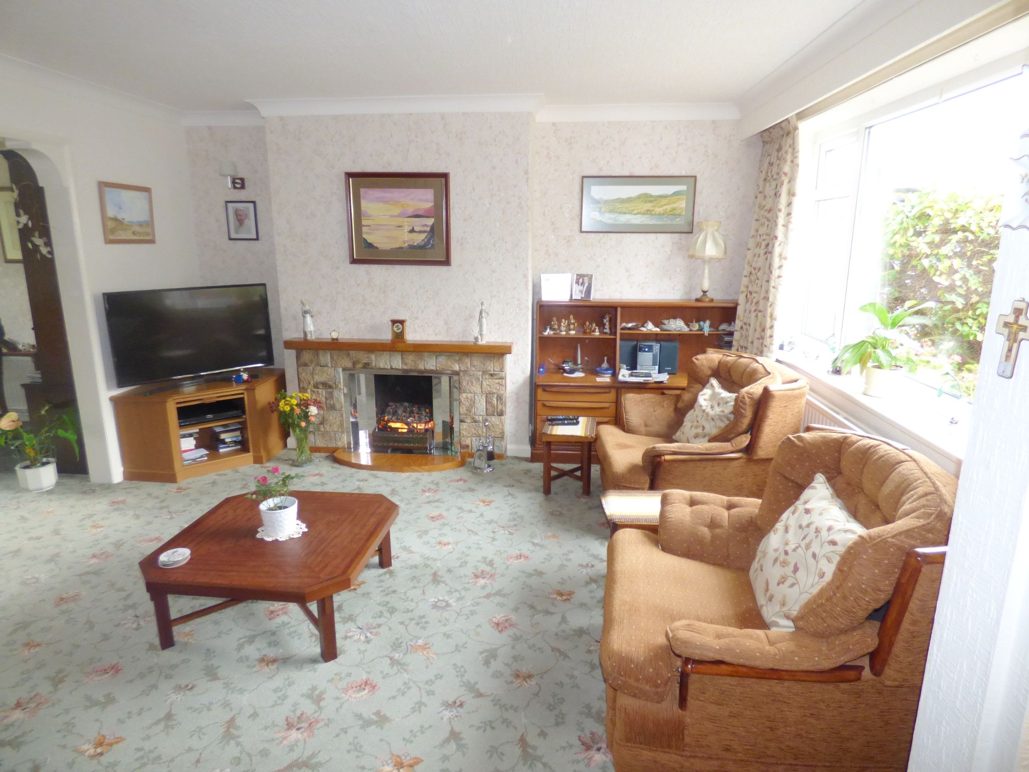 3 bedroom semi-detached house For Sale in Stockport - Property photograph.