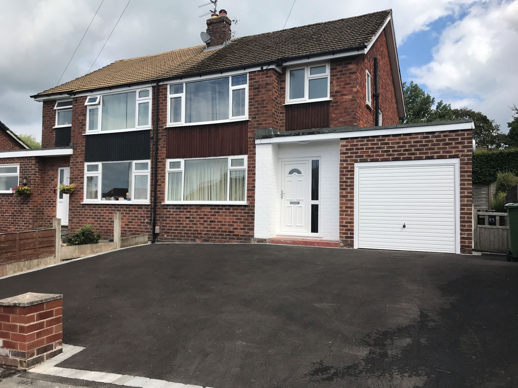 3 bedroom detached house Let in Stockport - Photograph 7.