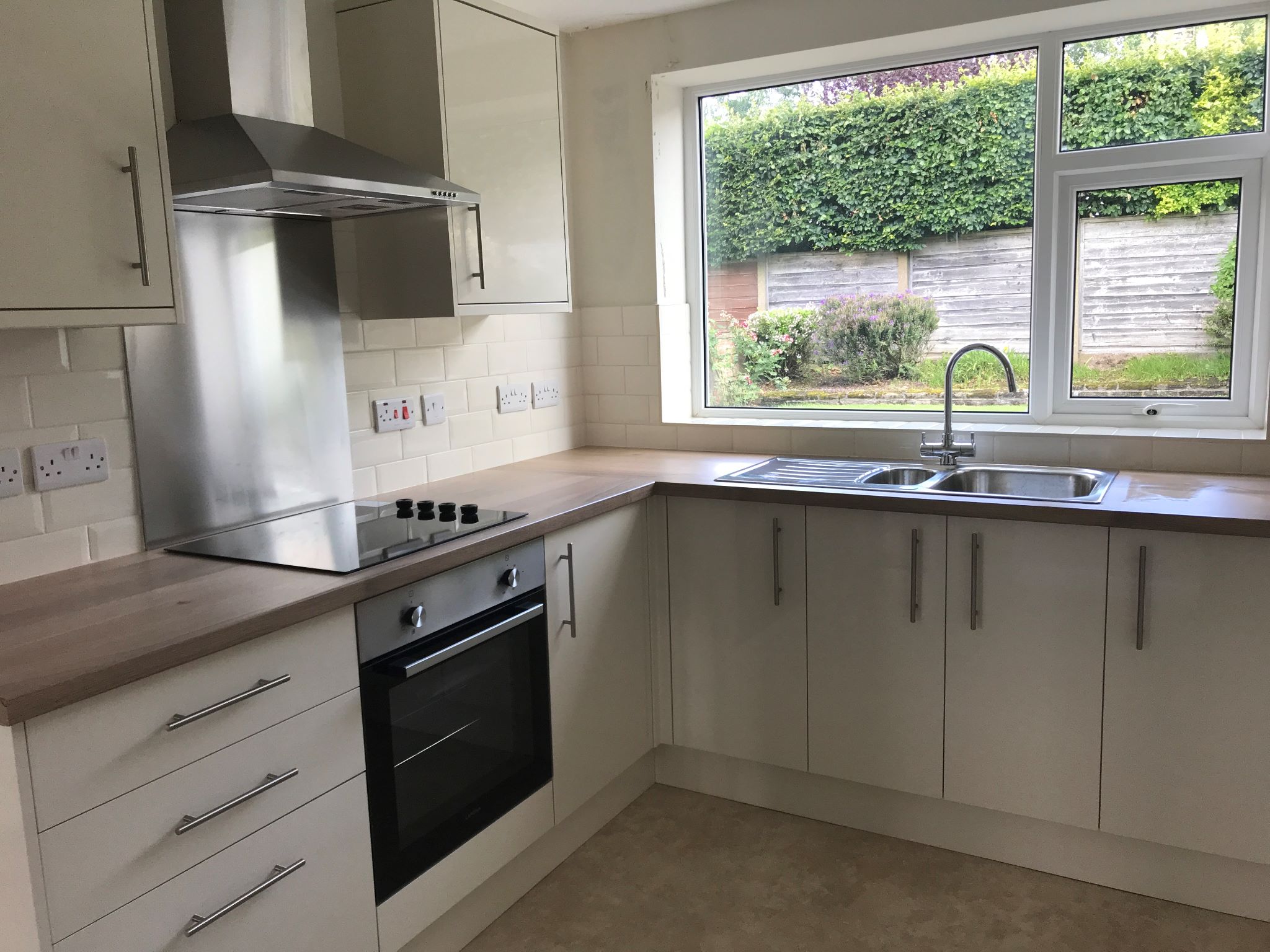 3 bedroom detached house Let in Stockport - Kitchen.