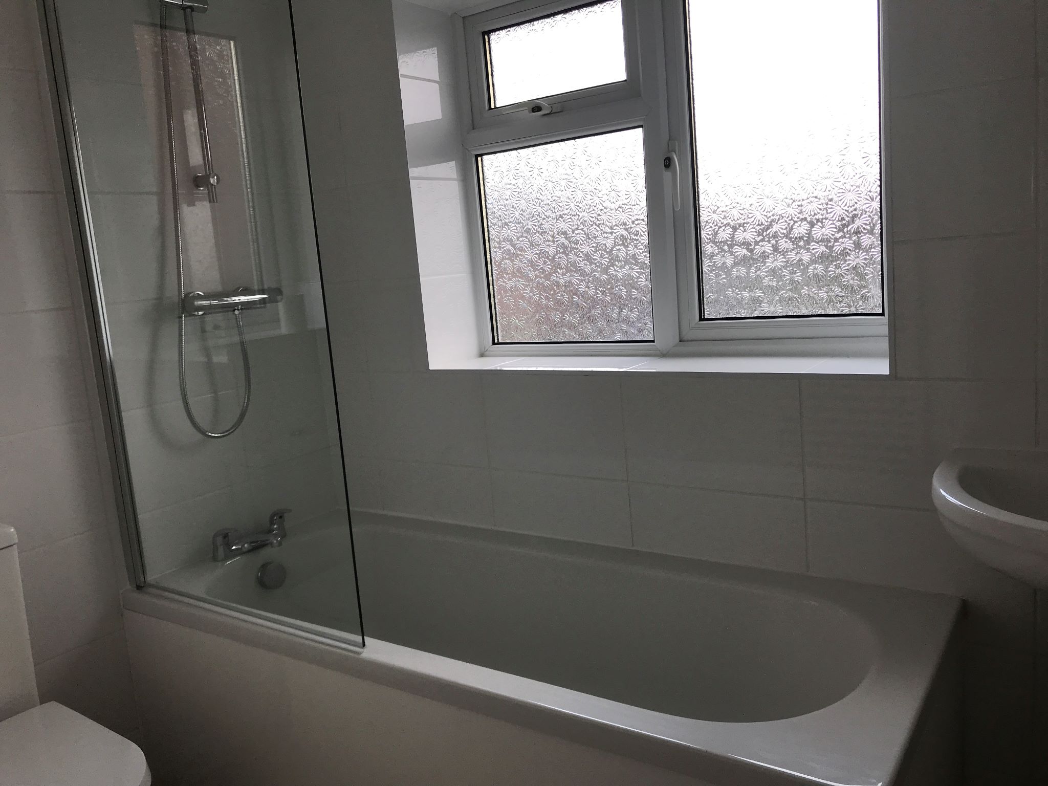 3 bedroom detached house Let in Stockport - Bathroom.