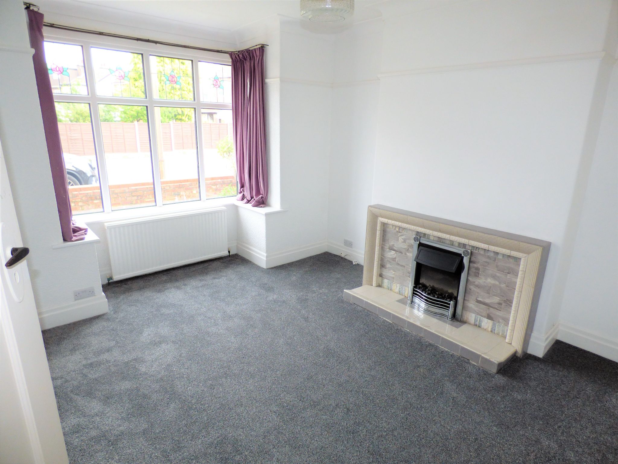 3 bedroom semi-detached house Let in Stockport - Photograph 3.