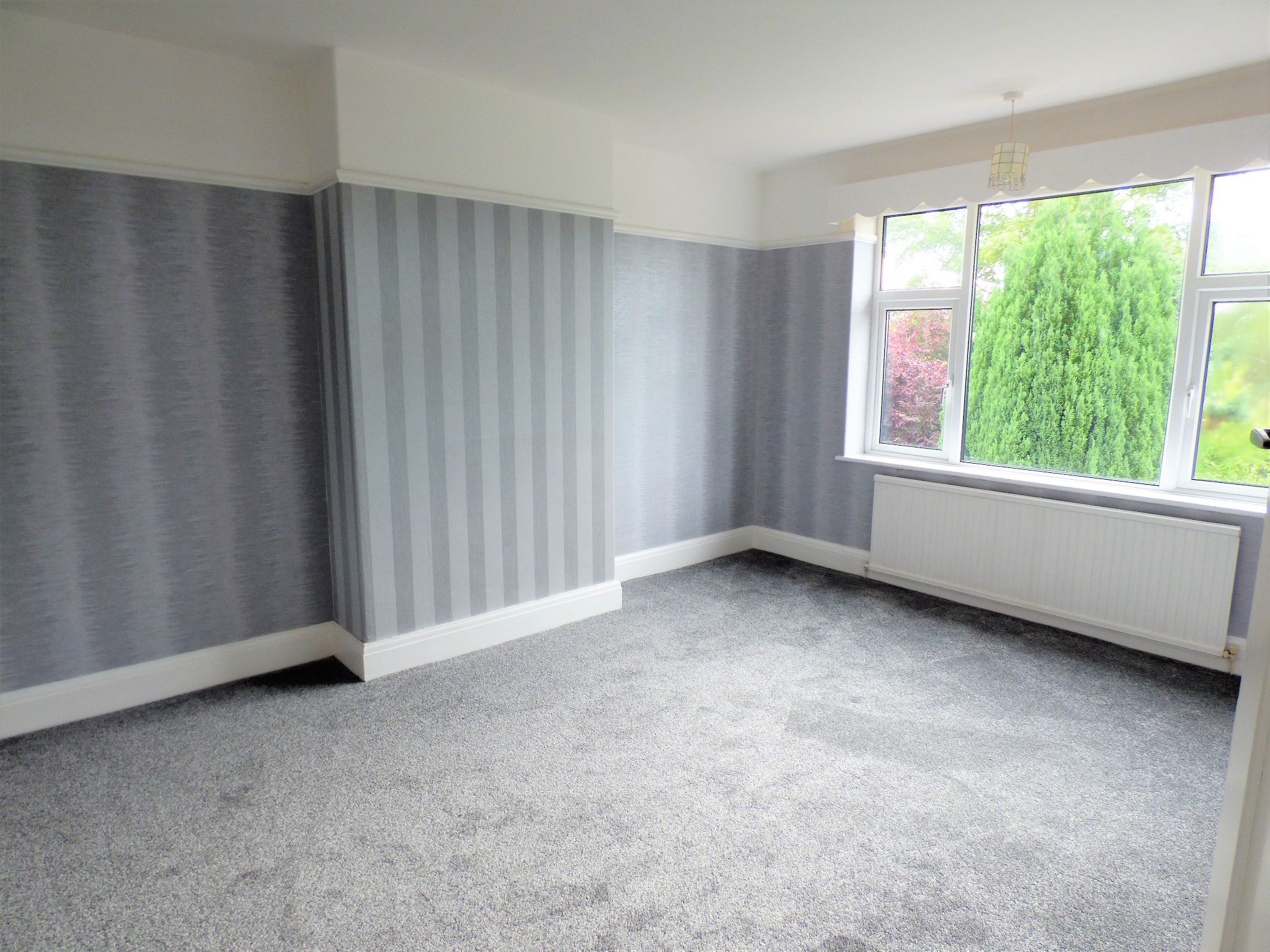 3 bedroom semi-detached house Let in Stockport - Photograph 6.