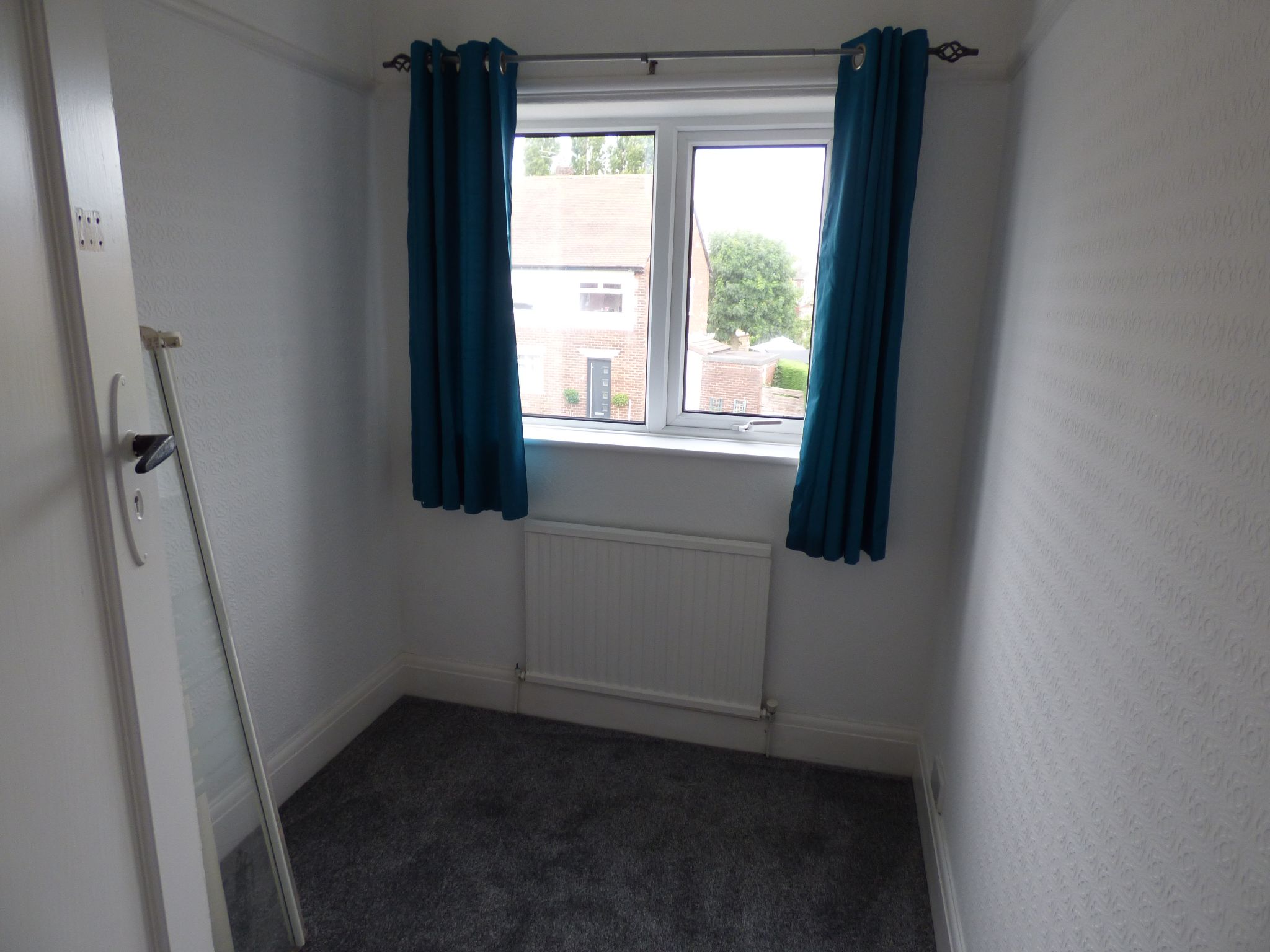 3 bedroom semi-detached house Let in Stockport - Photograph 8.