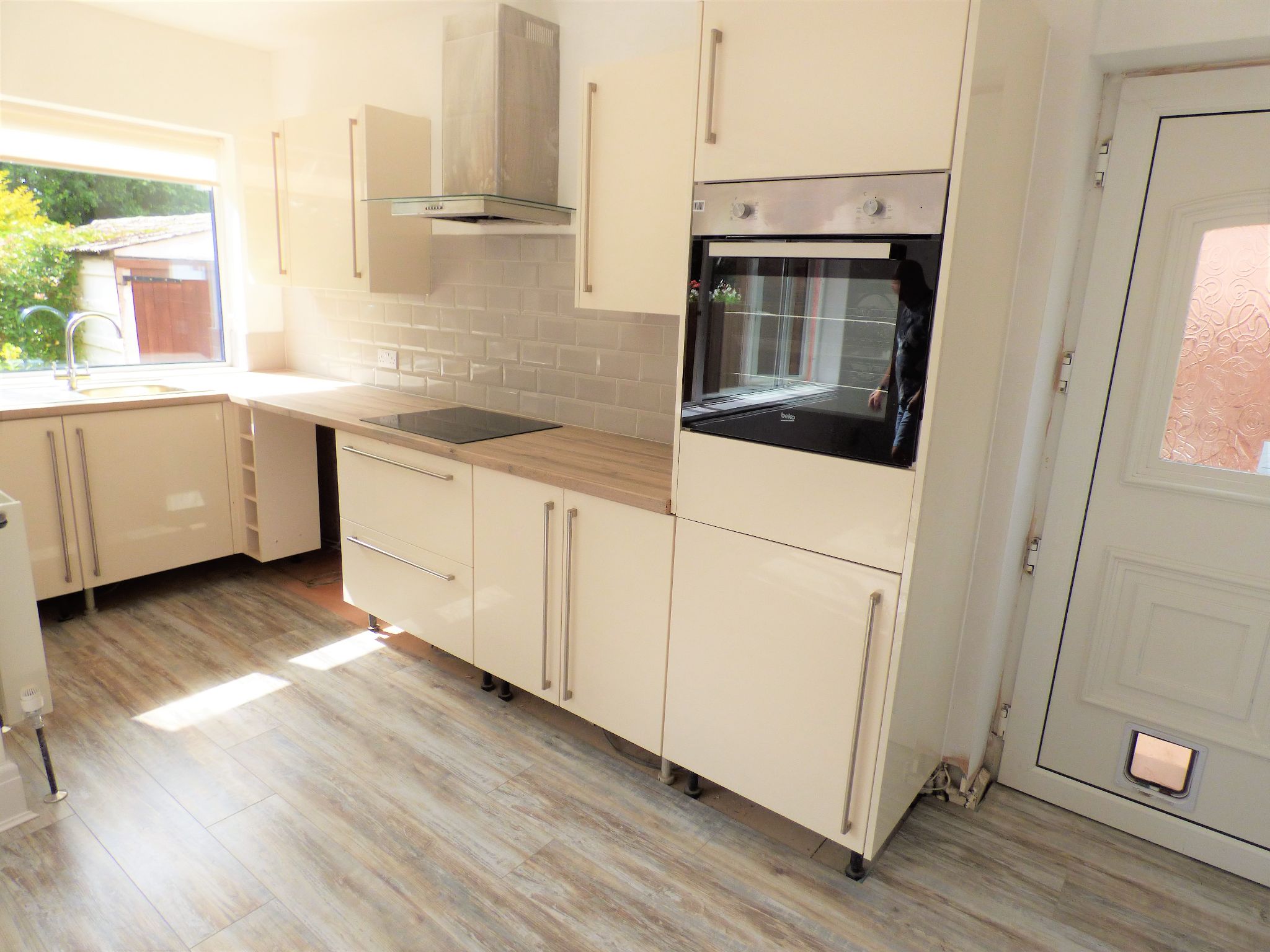 3 bedroom semi-detached house Let in Stockport - Photograph 2.