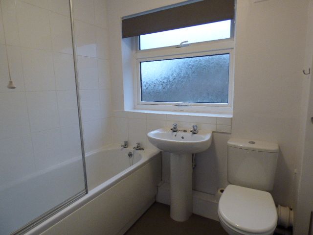 2 bedroom mid terraced house Let in Stockport - Photograph 3.