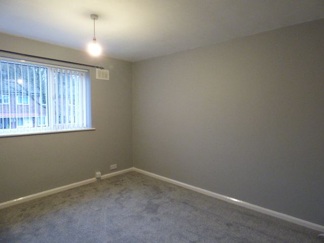 2 bedroom mid terraced house Let in Stockport - Photograph 6.