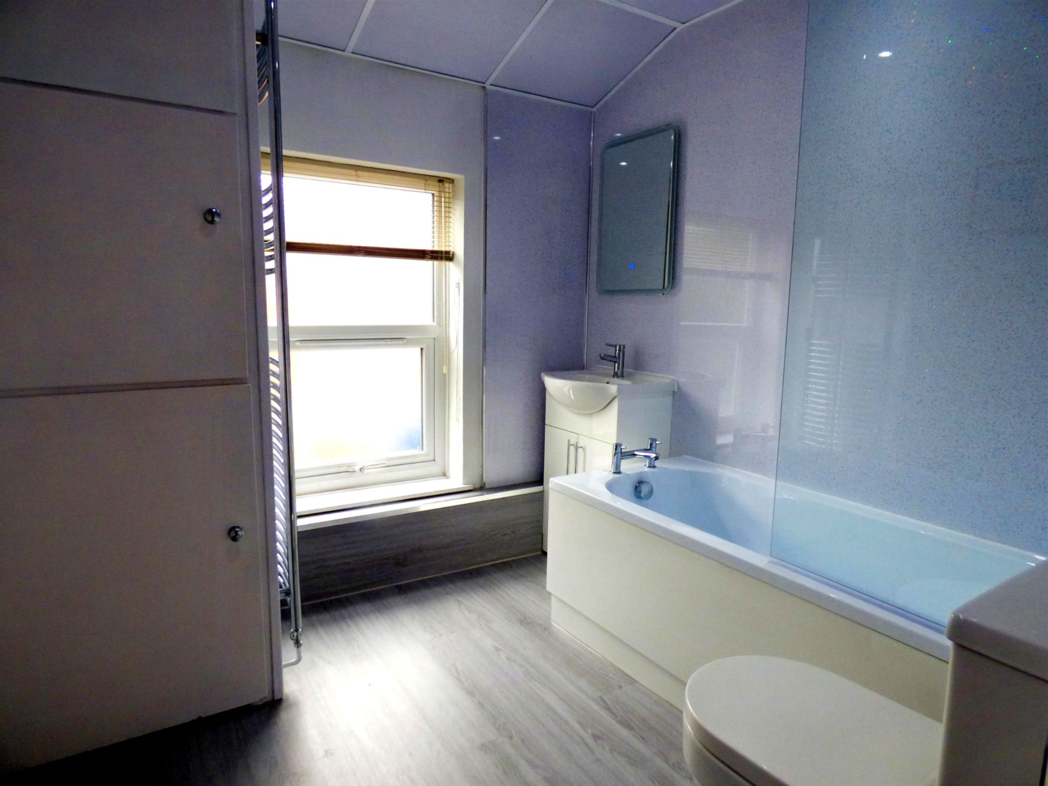 1 bedroom flat flat/apartment To Let in Stockport - Photograph 5.