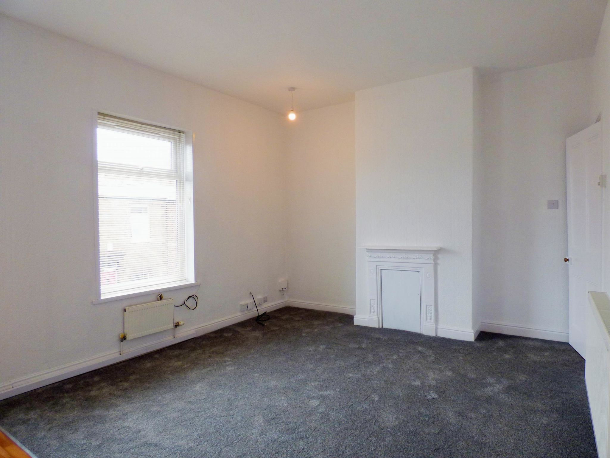 1 bedroom flat flat/apartment To Let in Stockport - Photograph 3.