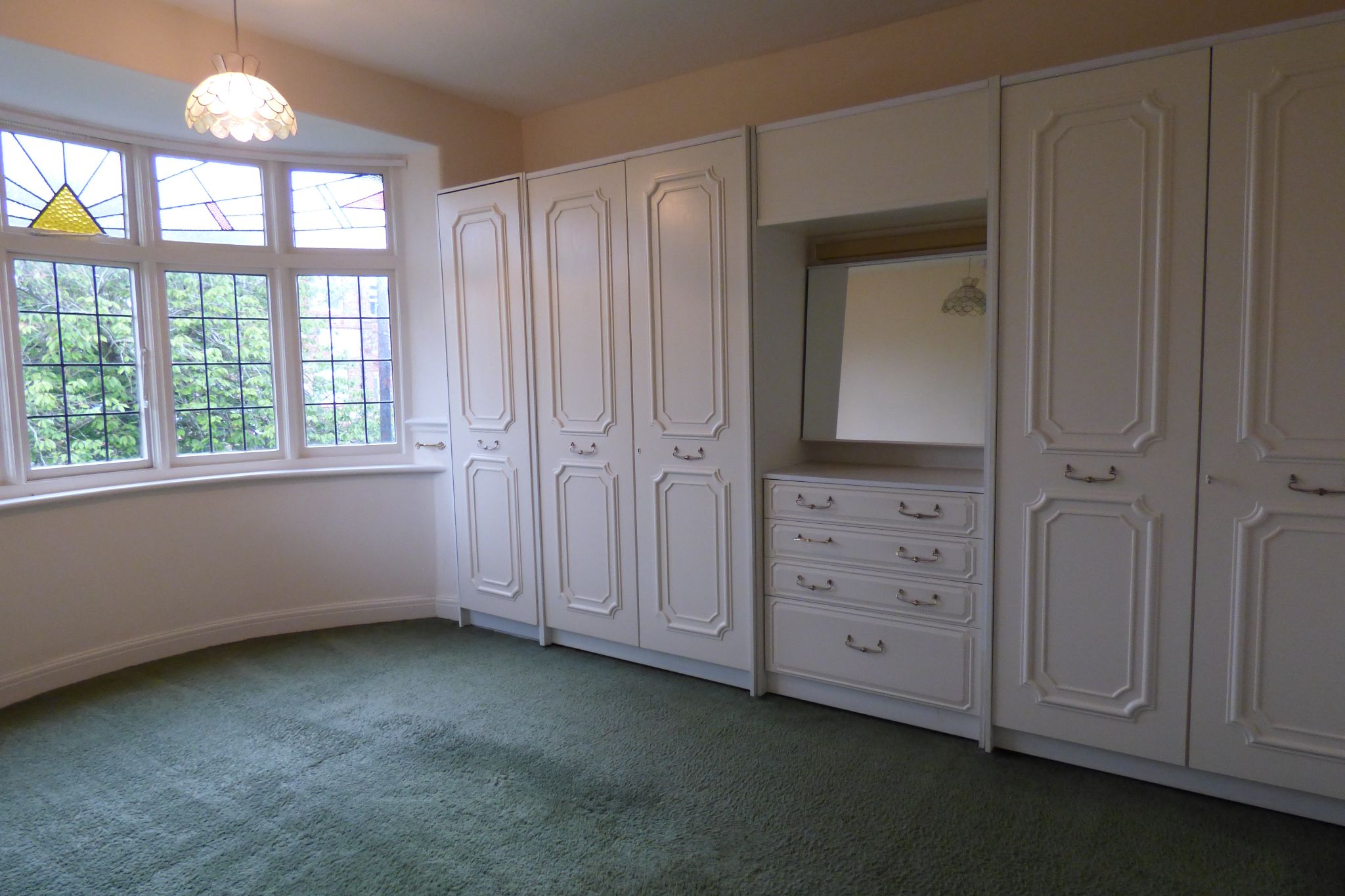 3 bedroom detached house Let in Stockport - Photograph 8.