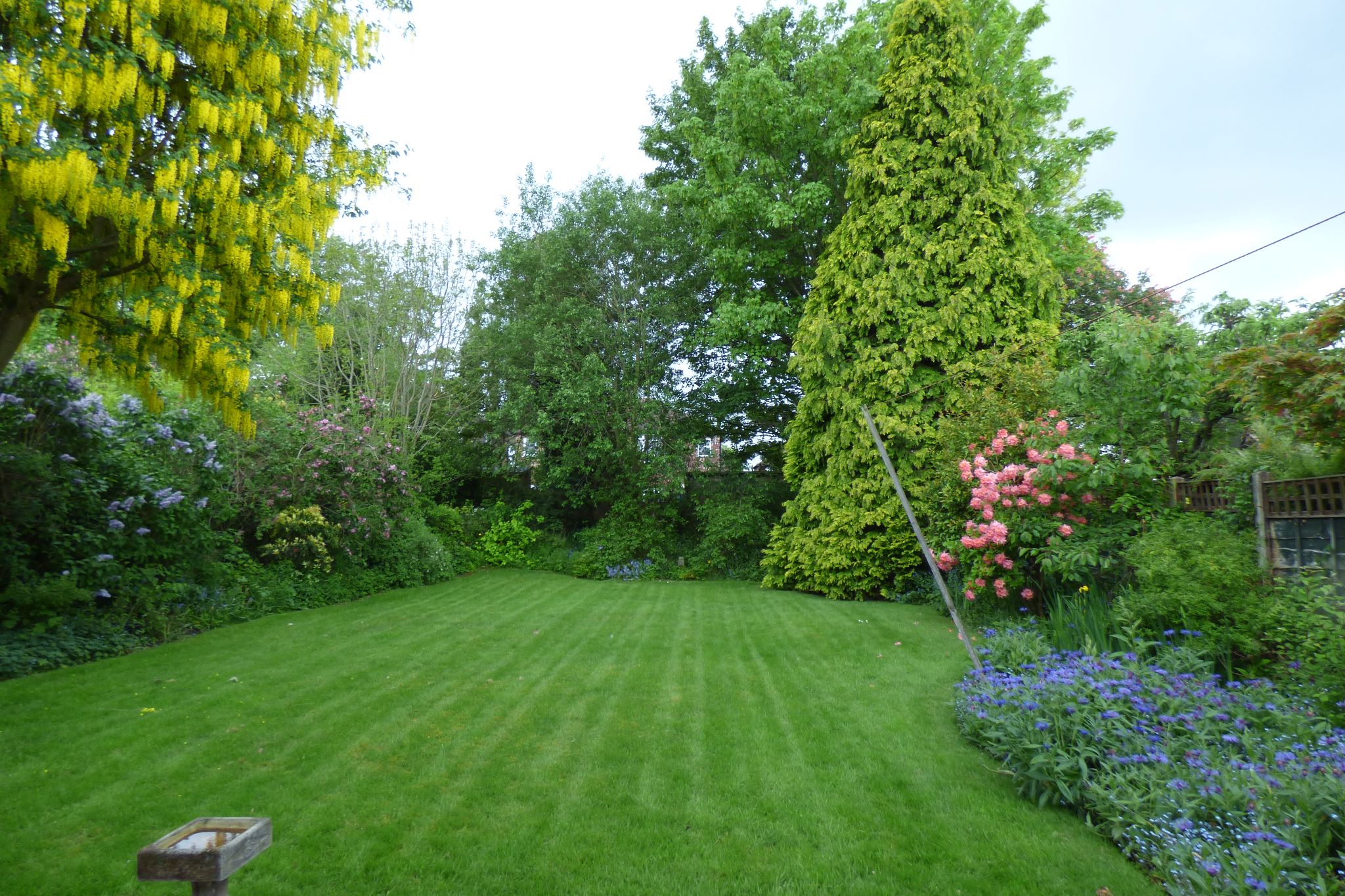 3 bedroom detached house Let in Stockport - Photograph 2.