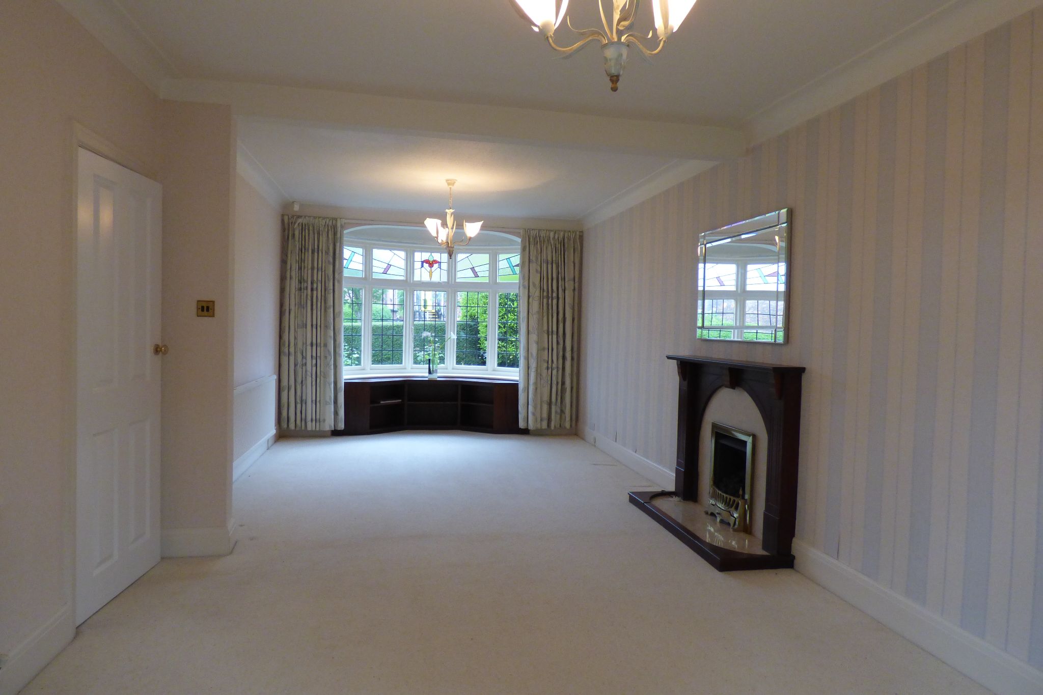 3 bedroom detached house Let in Stockport - Photograph 4.