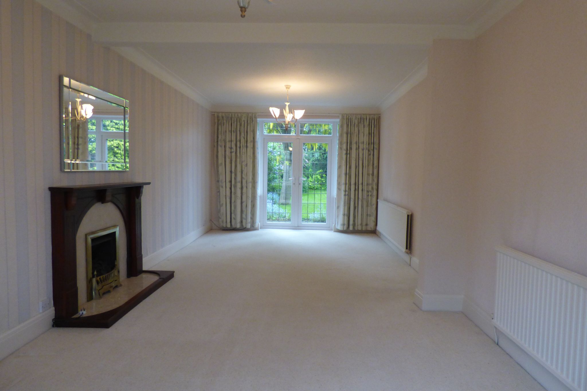 3 bedroom detached house Let in Stockport - Photograph 5.