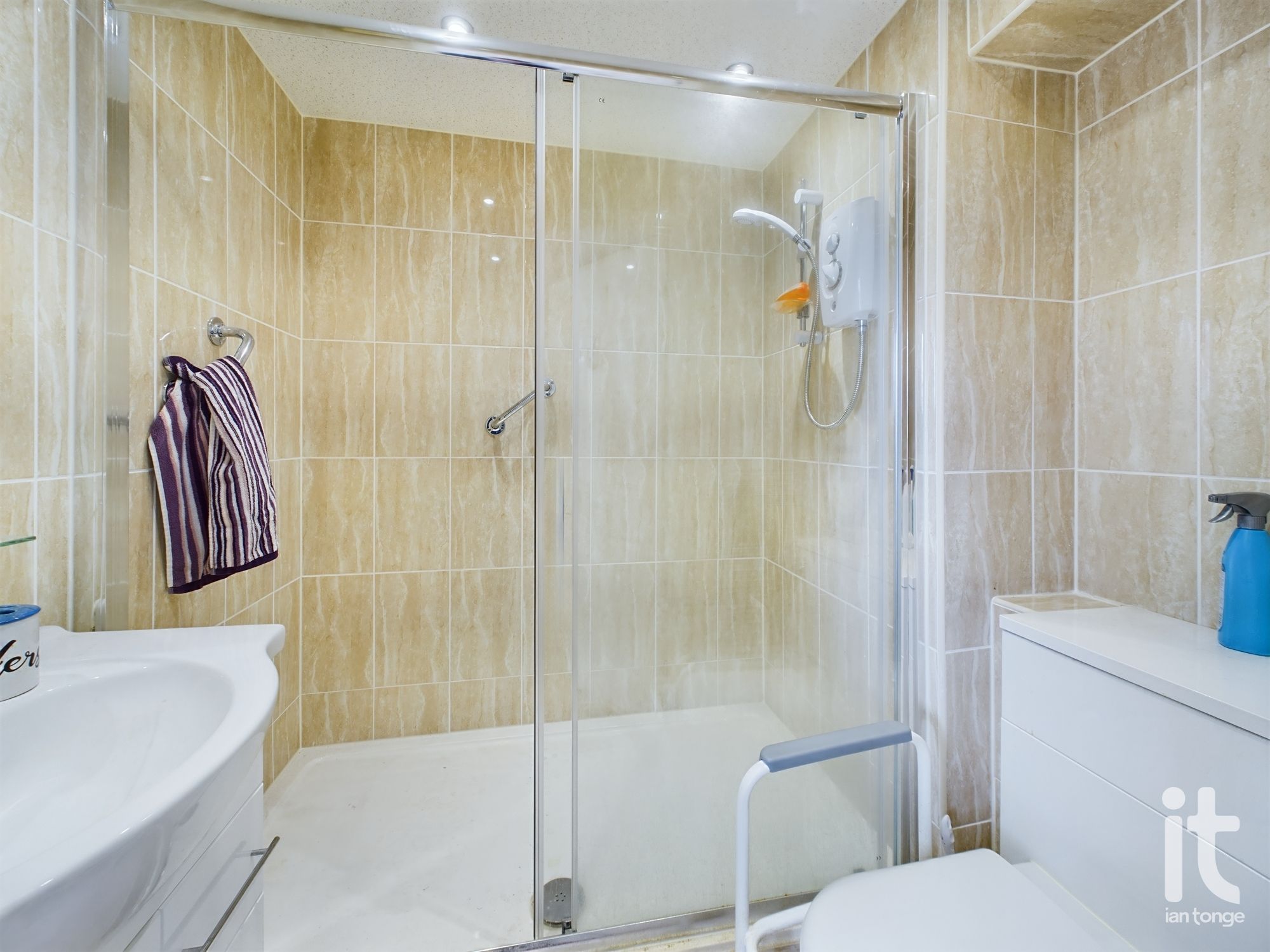 1 bedroom apartment flat/apartment SSTC in Stockport - Photograph 7.