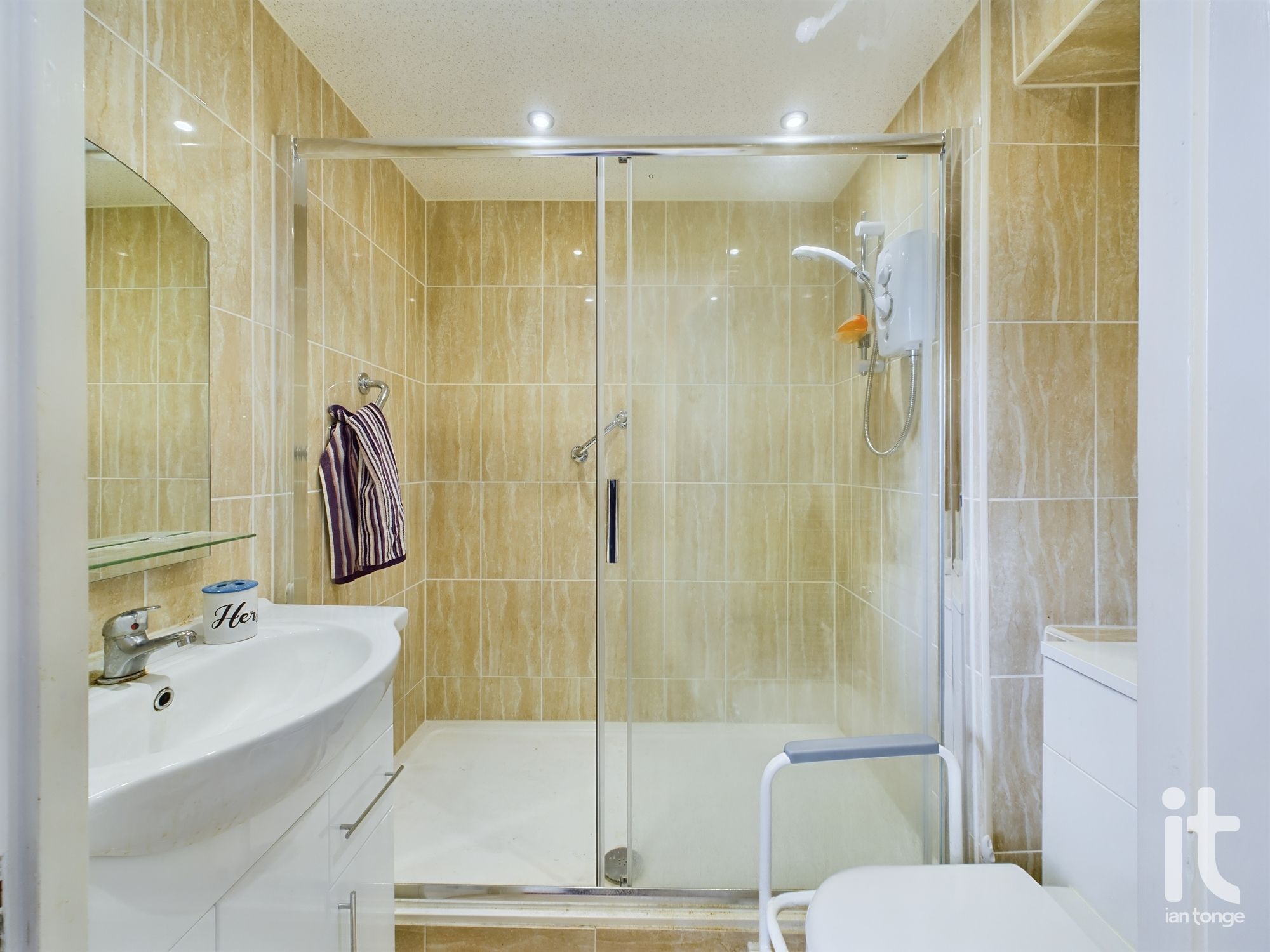 1 bedroom apartment flat/apartment SSTC in Stockport - Photograph 8.