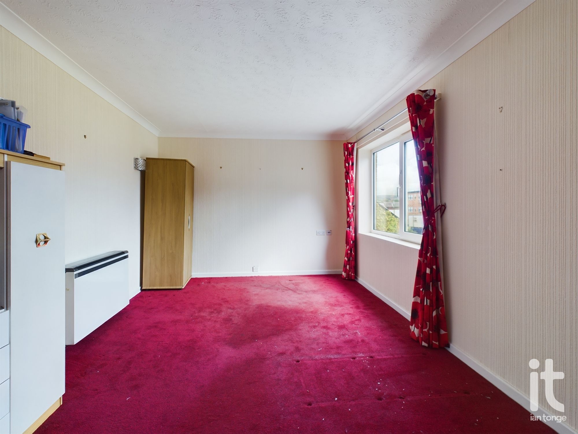 1 bedroom apartment flat/apartment SSTC in Stockport - Photograph 2.
