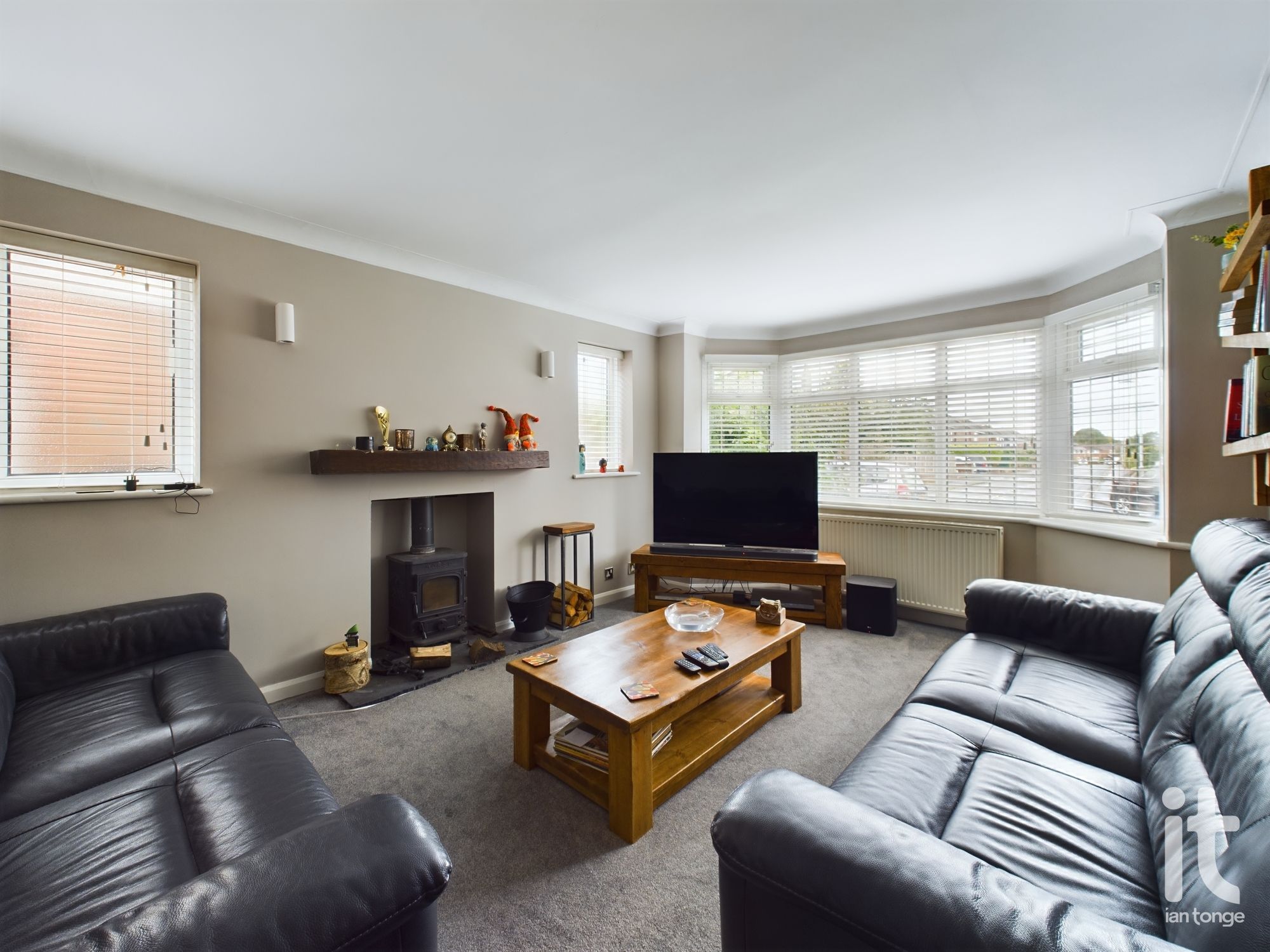 4 bedroom detached house For Sale in Stockport - Photograph 8.