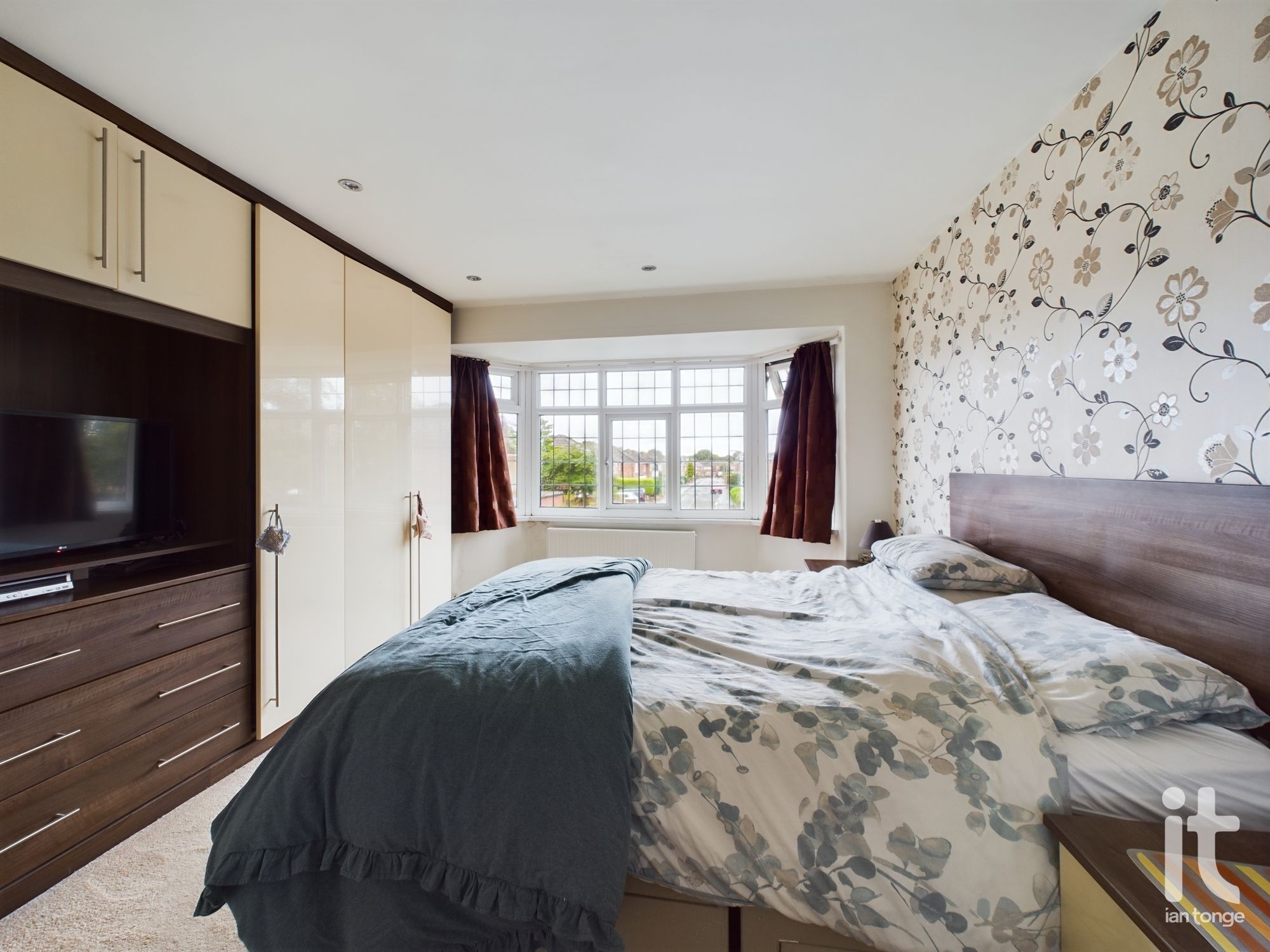 4 bedroom detached house For Sale in Stockport - Photograph 19.