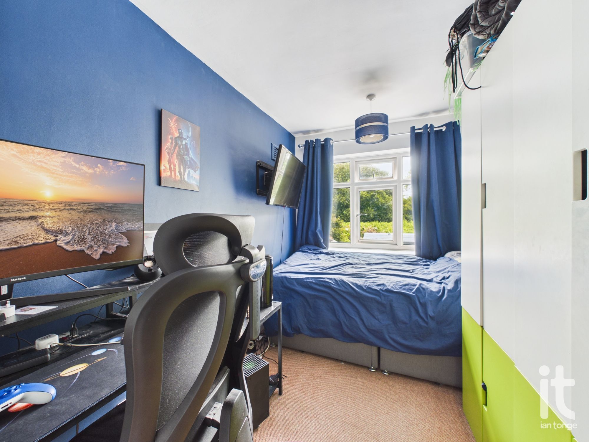 4 bedroom detached house For Sale in Stockport - Photograph 26.