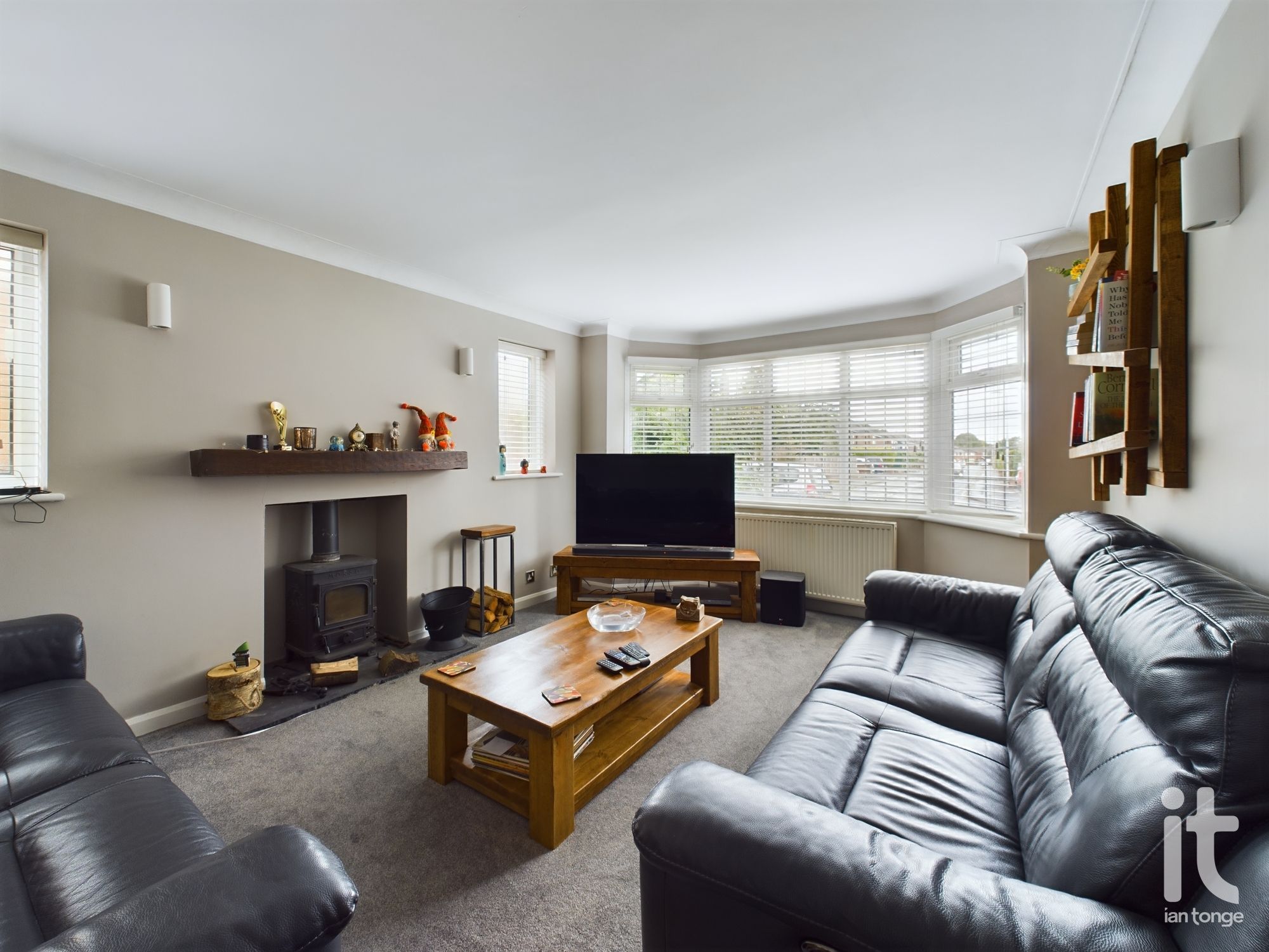 4 bedroom detached house For Sale in Stockport - Photograph 4.