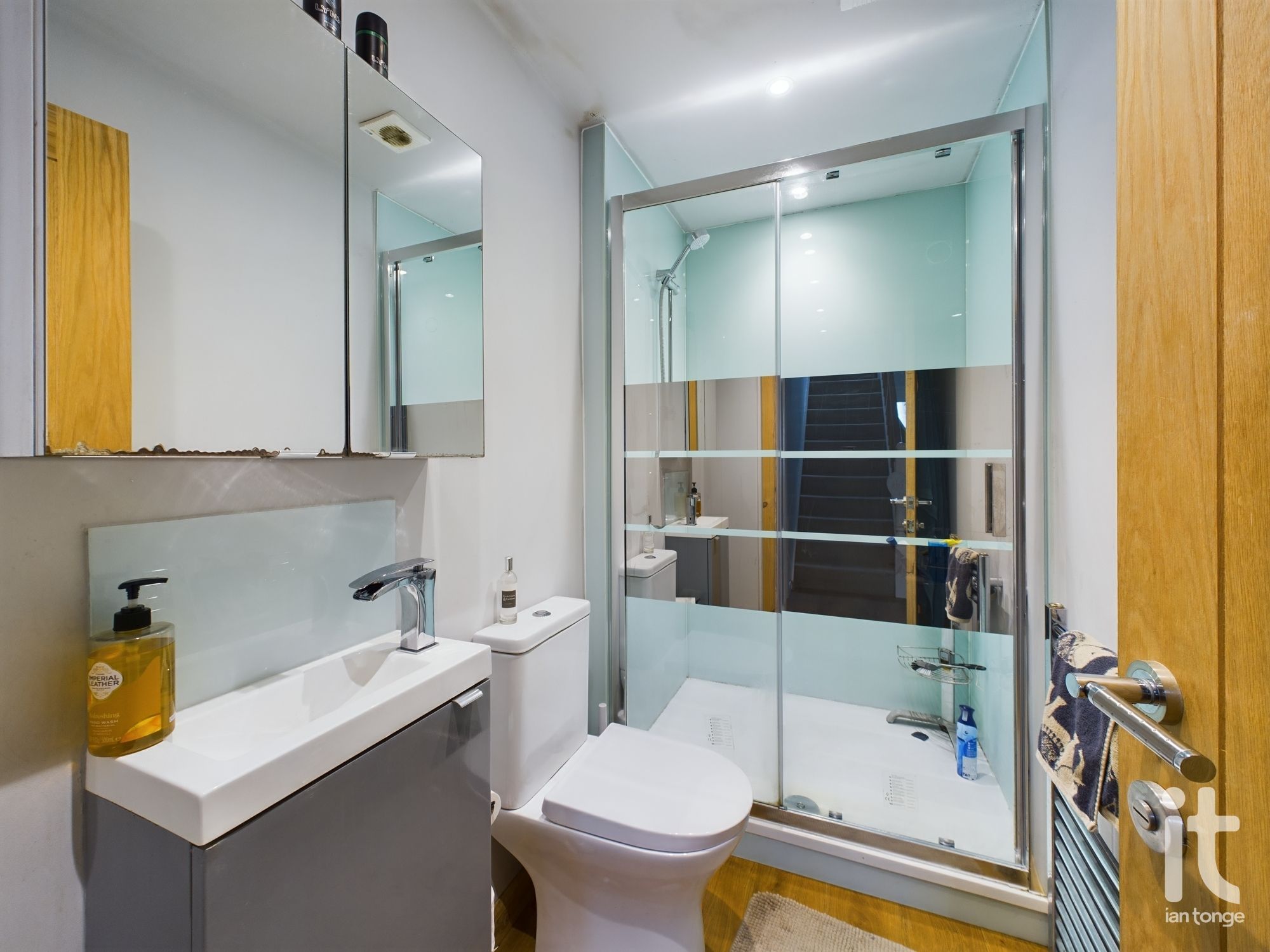4 bedroom detached house For Sale in Stockport - Photograph 9.