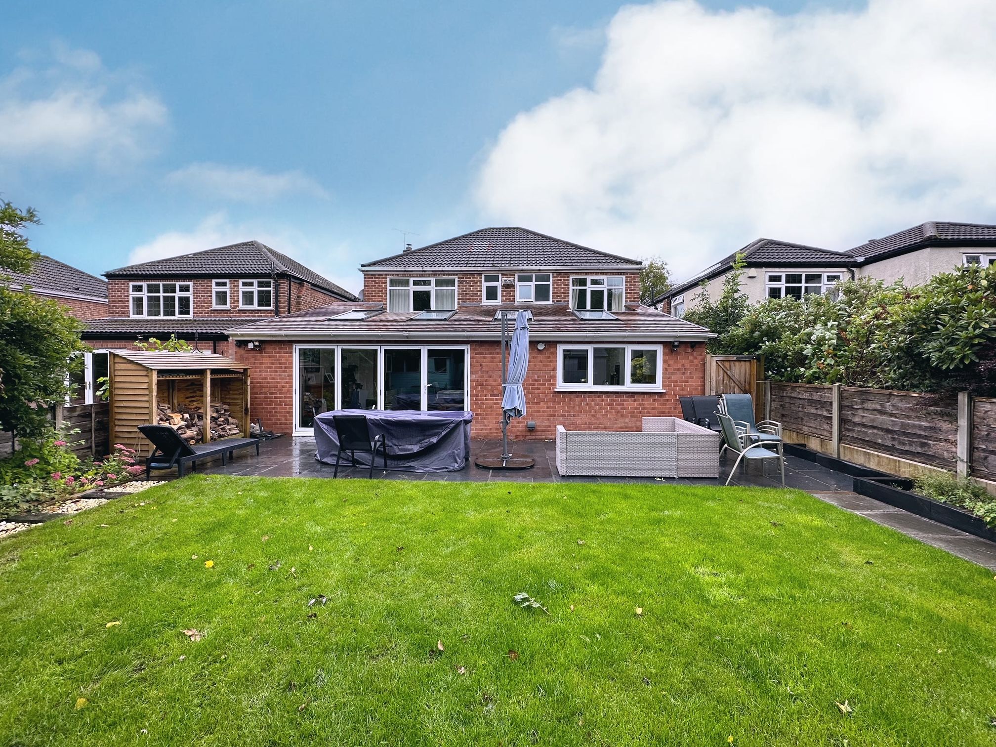 4 bedroom detached house For Sale in Stockport - Property photograph.