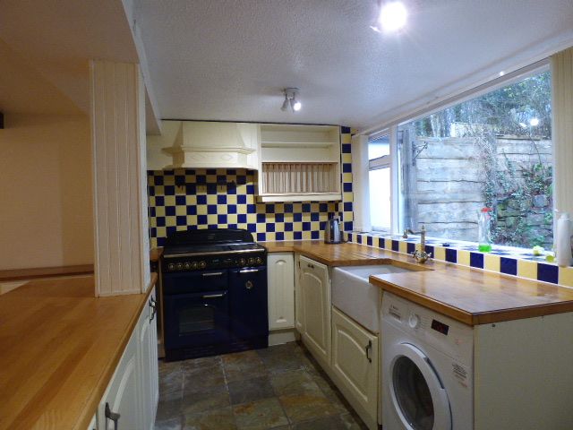 2 bedroom mid terraced house Let in Cheshire - Photograph 2.
