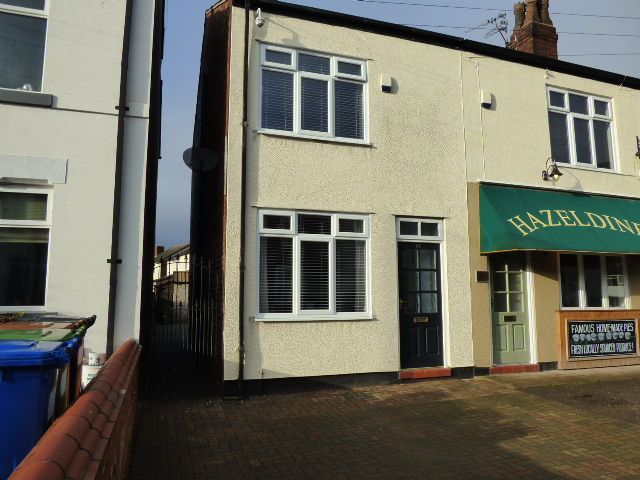 3 bedroom semi-detached house Let in Stockport - Photograph 1.