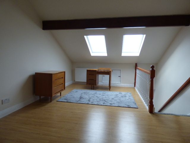 3 bedroom semi-detached house Let in Stockport - Photograph 7.