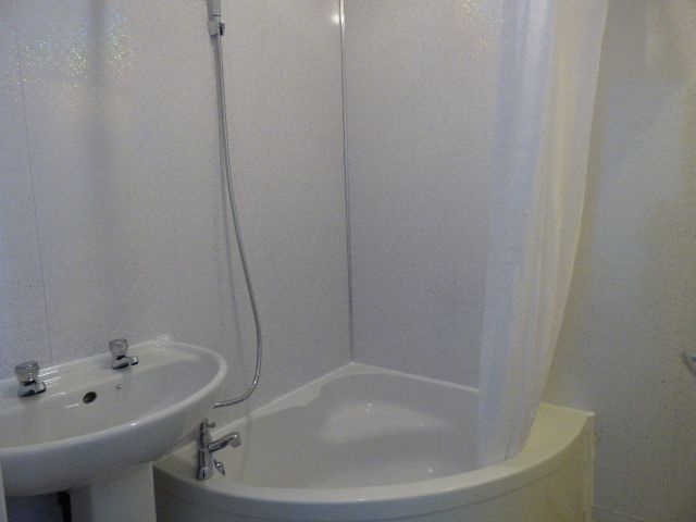 1 bedroom apartment flat/apartment Let in Stockport - Photograph 5.