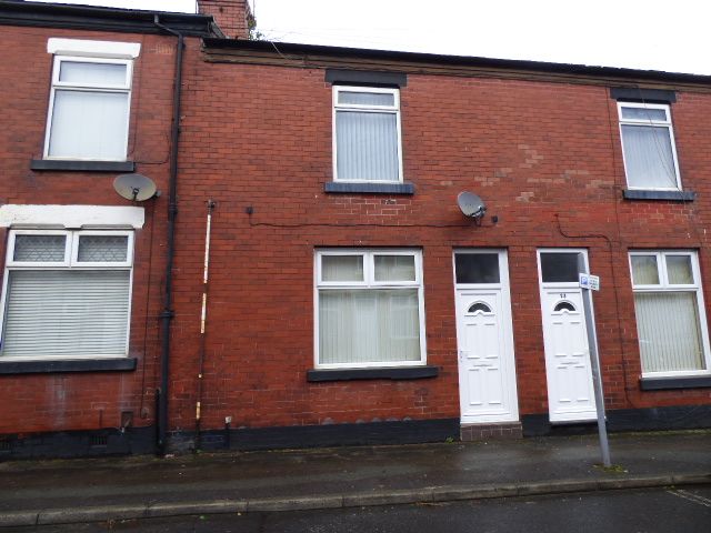 1 bedroom apartment flat/apartment Let in Stockport - Photograph 1.