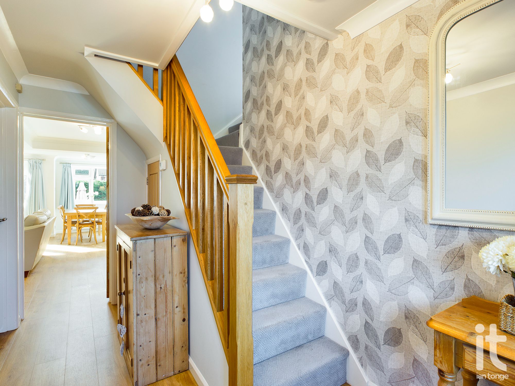 5 bedroom semi-detached house SSTC in Stockport - Hall.