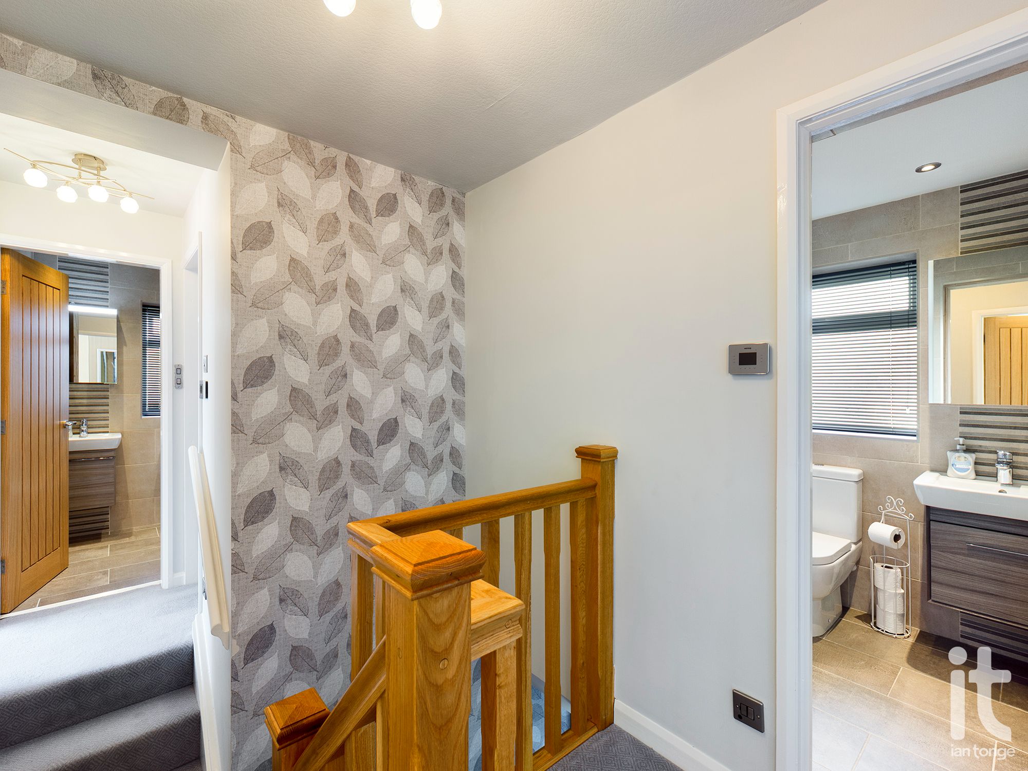 5 bedroom semi-detached house SSTC in Stockport - Landing.