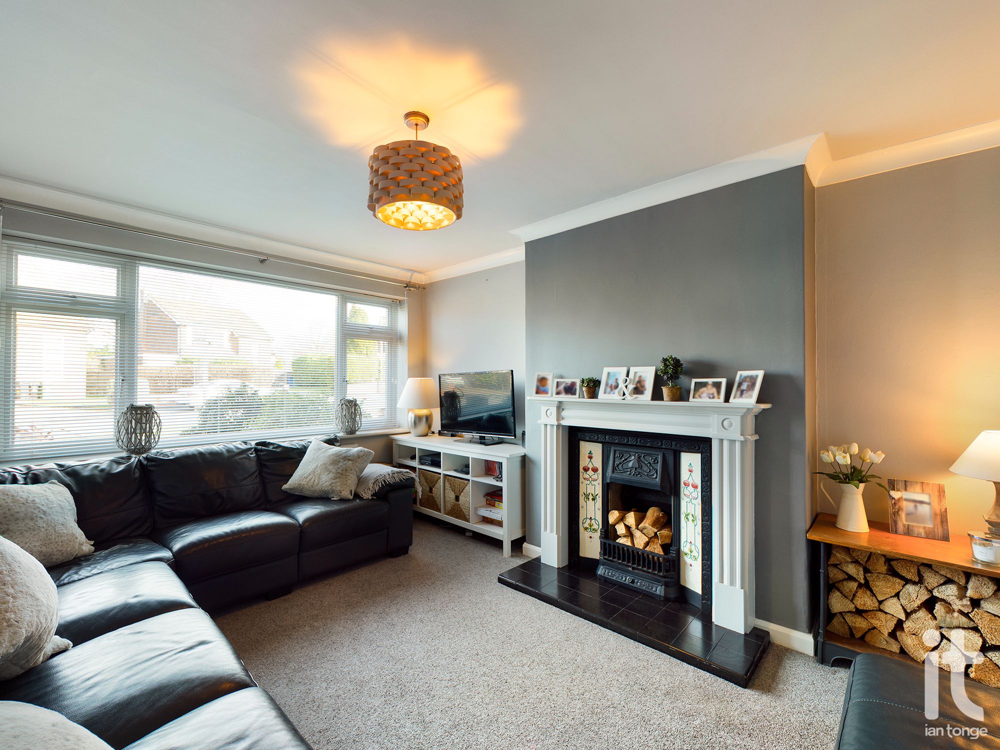 5 bedroom semi-detached house SSTC in Stockport - Lounge.