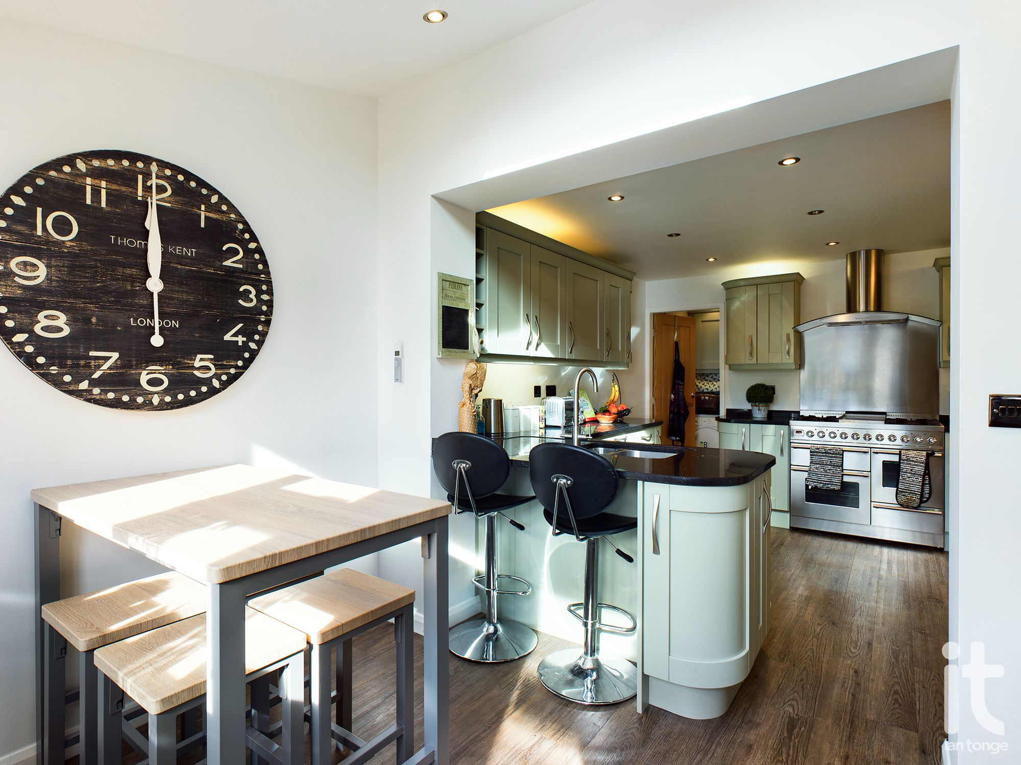 5 bedroom semi-detached house SSTC in Stockport - Breakfast Kitchen.