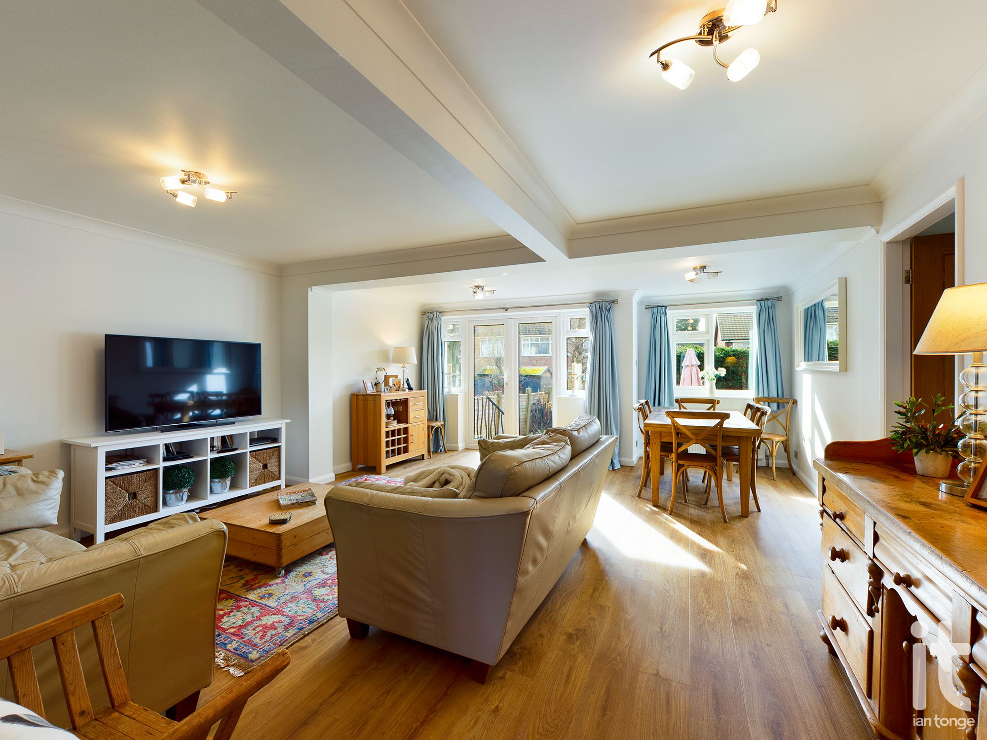 5 bedroom semi-detached house SSTC in Stockport - Family Living Room.