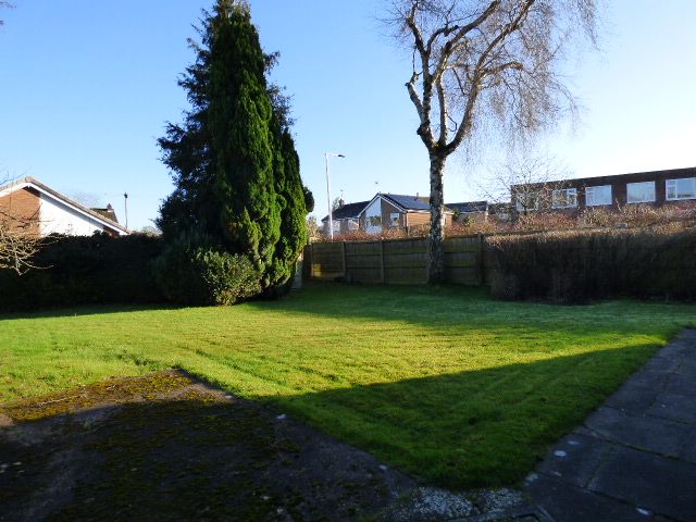 6 bedroom detached house To Let in Stockport - Photograph 2.