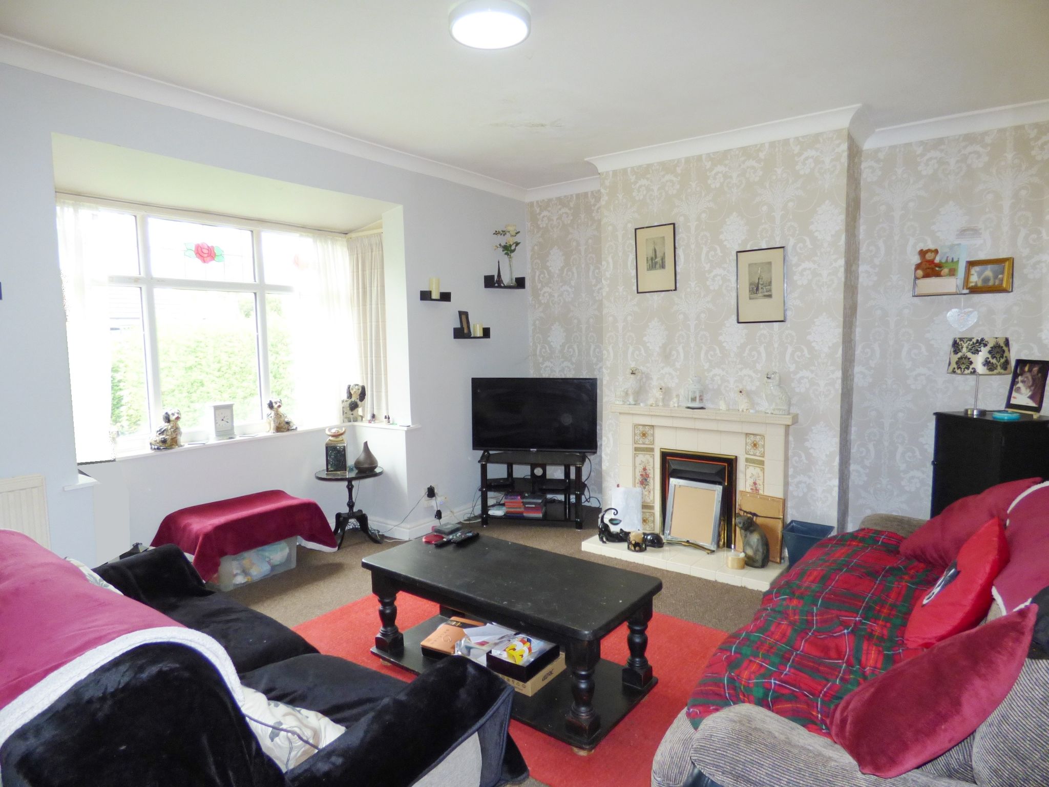 3 bedroom semi-detached bungalow Sold in Stockport - Lounge.