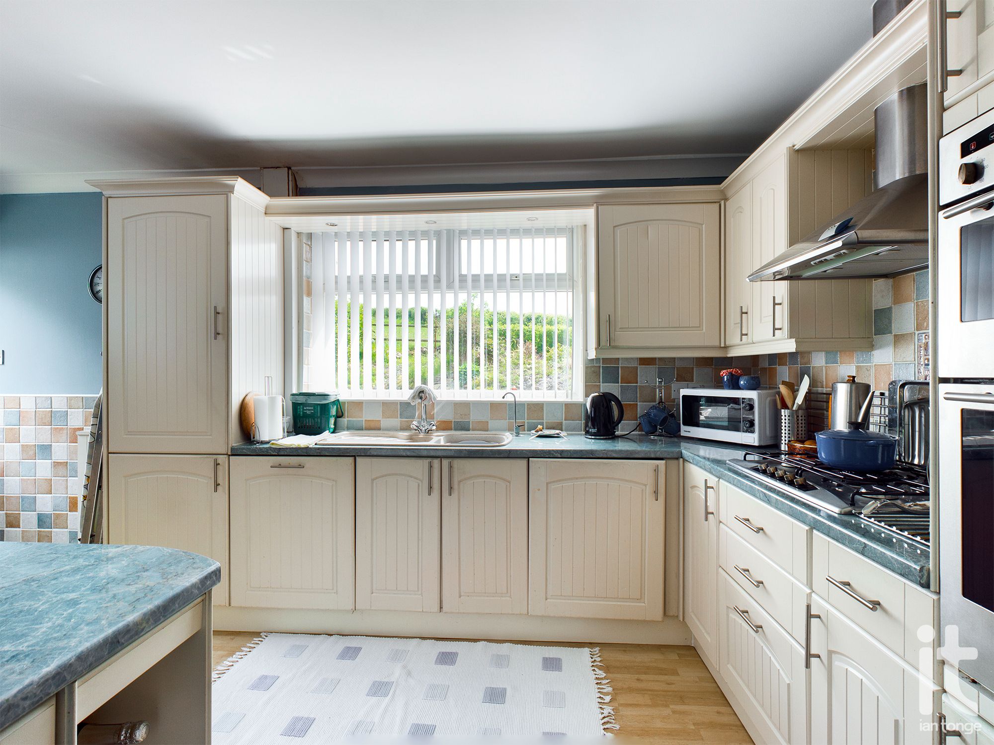 3 bedroom detached bungalow Under Offer in Stockport - Kitchen.