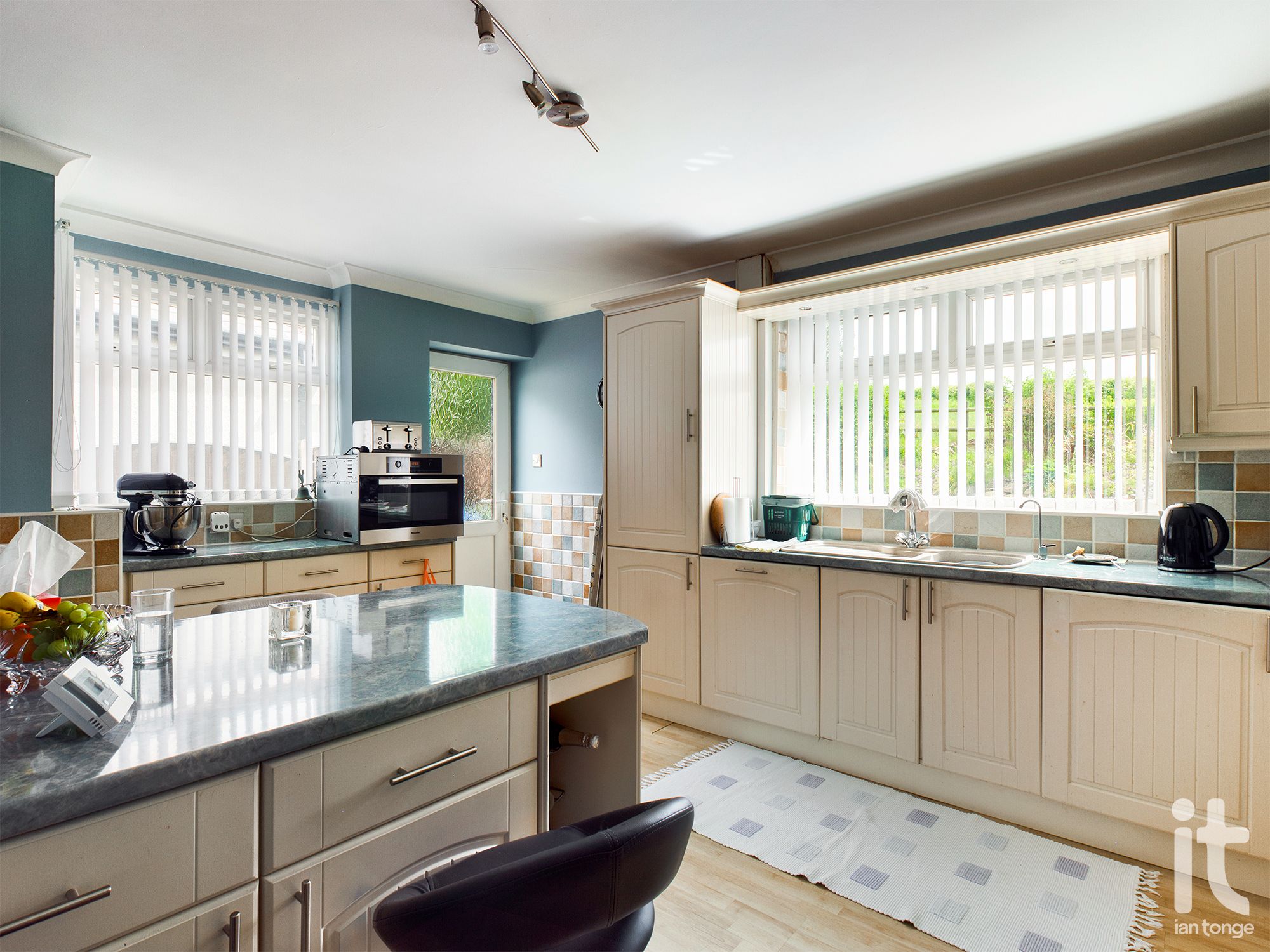 3 bedroom detached bungalow Under Offer in Stockport - Kitchen.