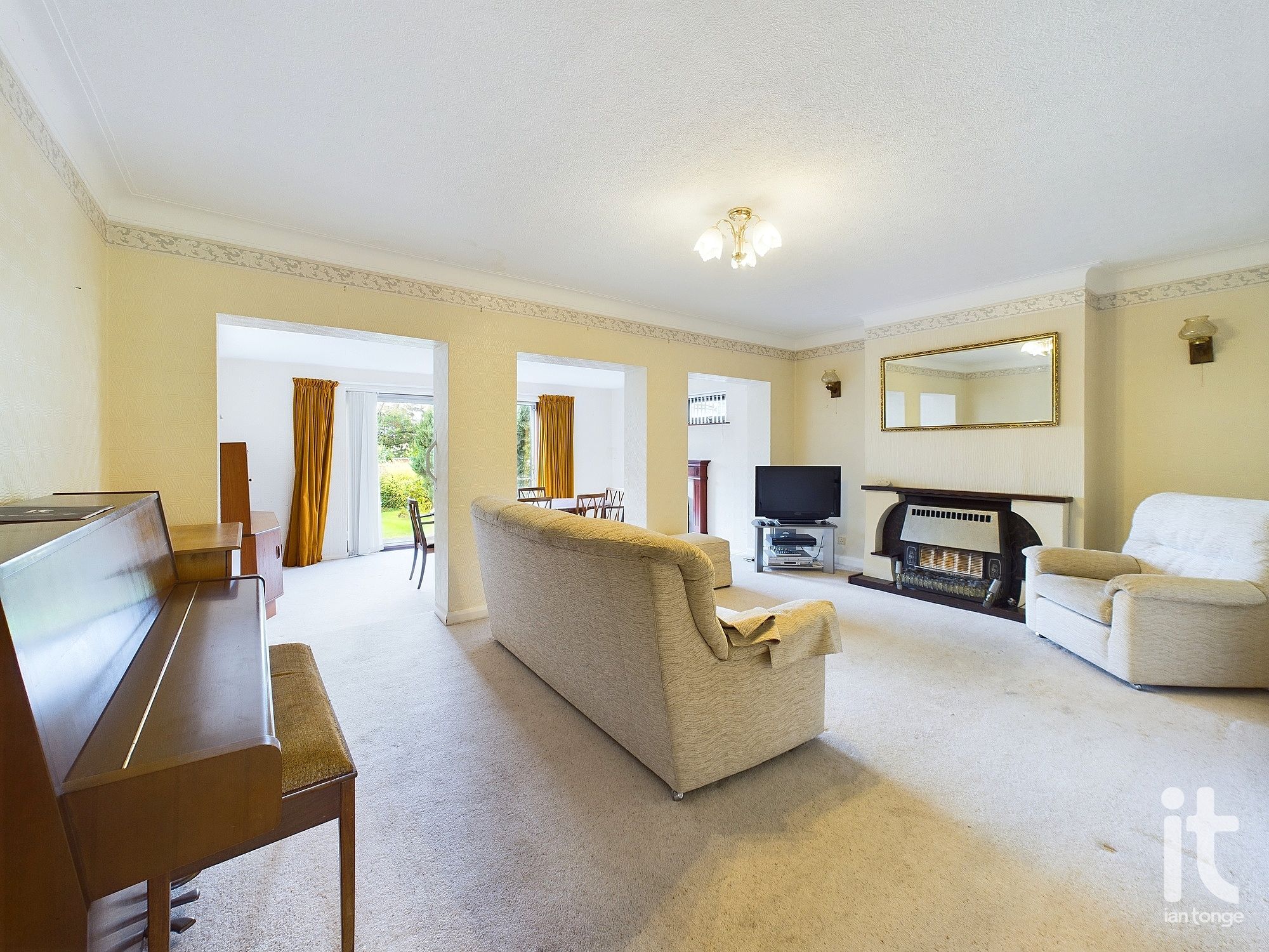 4 bedroom detached bungalow Sold in Stockport - Photograph 22.