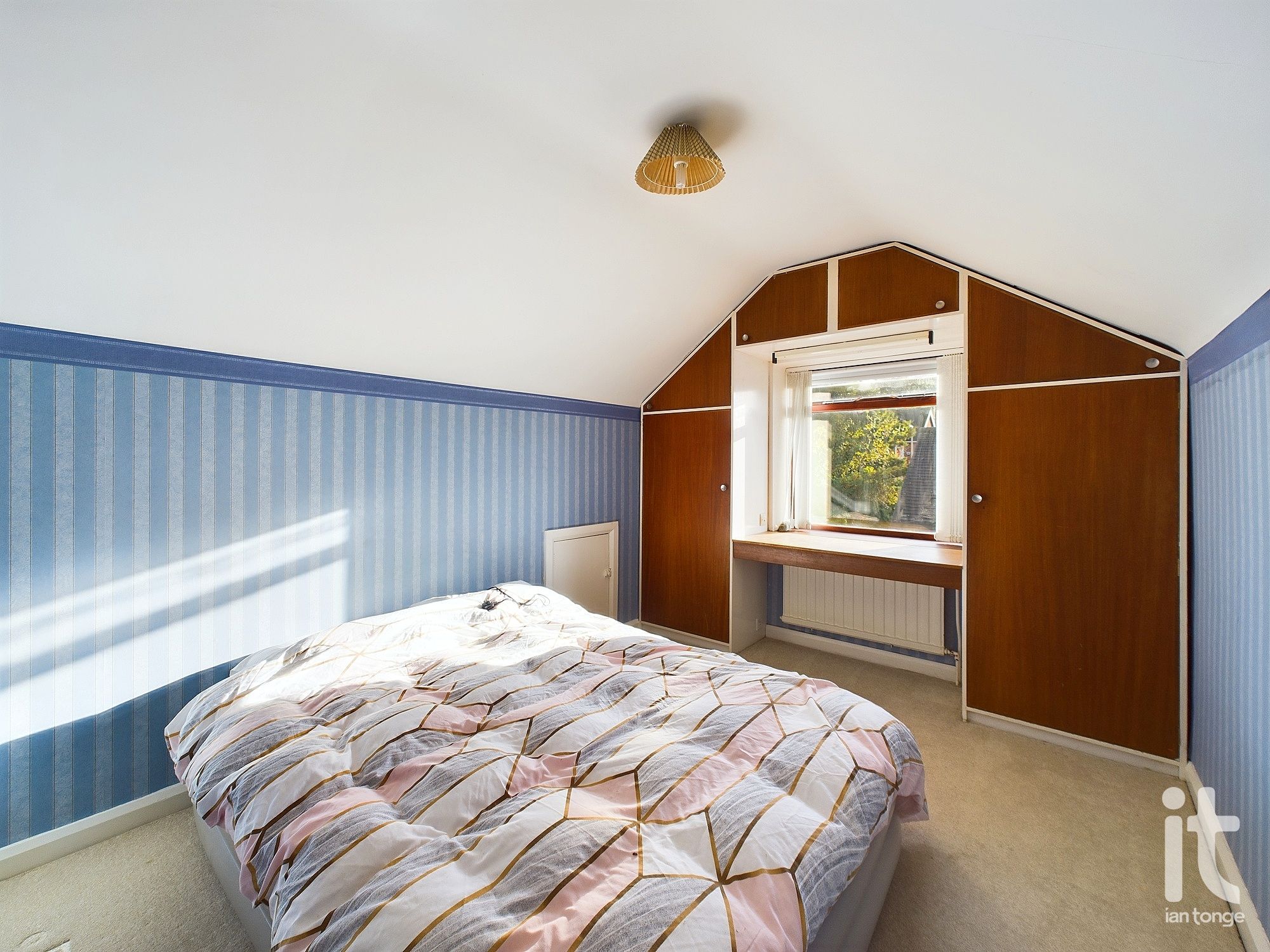 4 bedroom detached bungalow Sold in Stockport - Photograph 28.