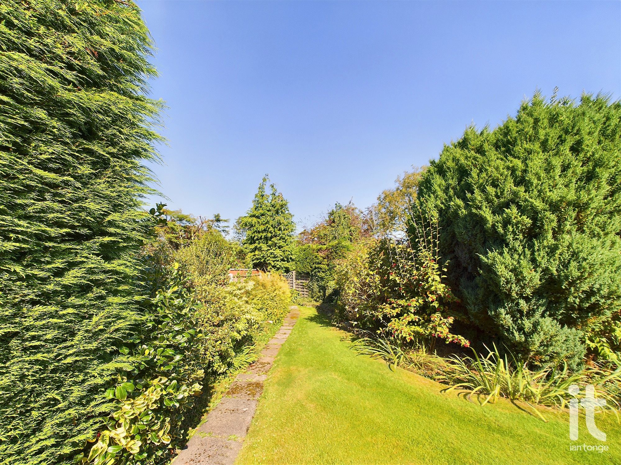 4 bedroom detached bungalow Sold in Stockport - Photograph 7.